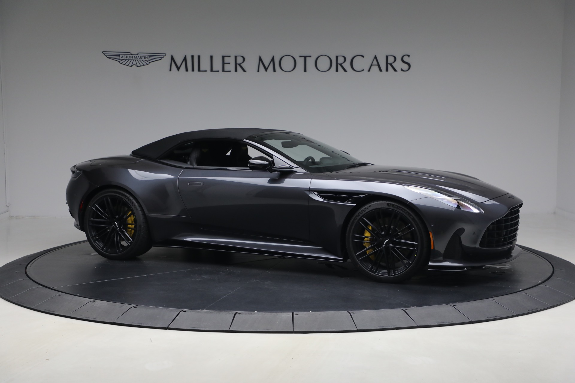 New-2026-Aston-Martin-DB12-Volante