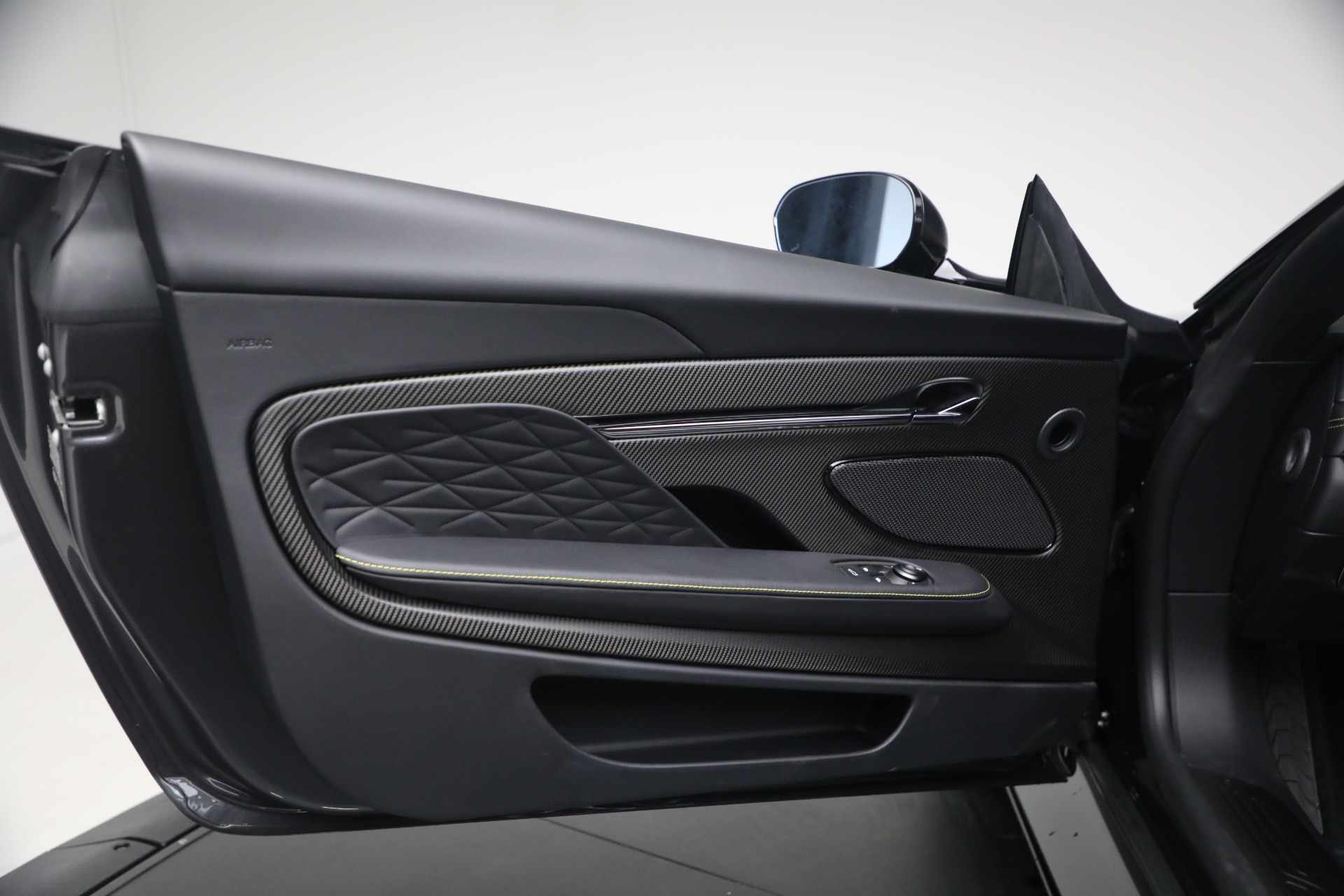 New-2026-Aston-Martin-DB12-Volante