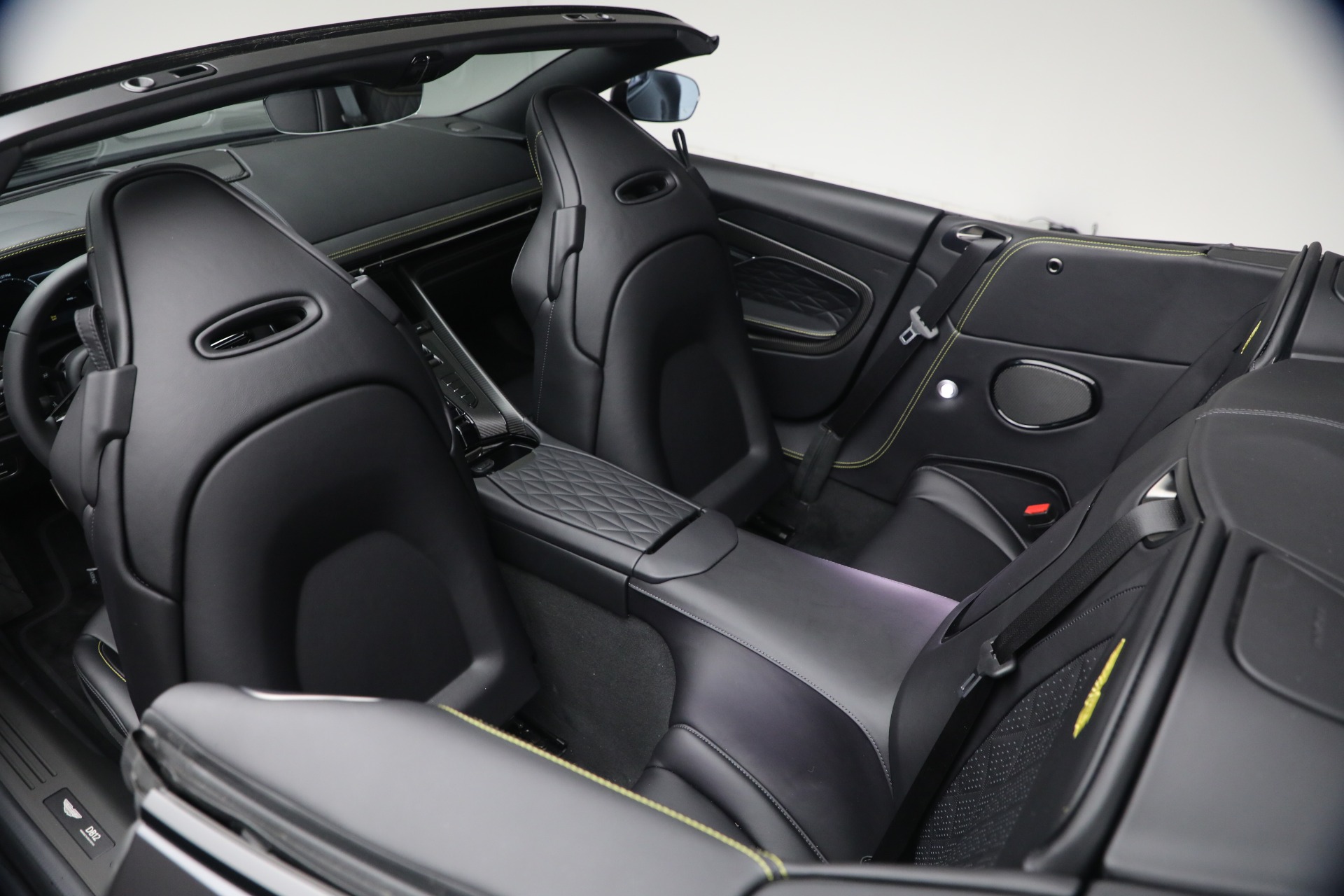 New-2026-Aston-Martin-DB12-Volante