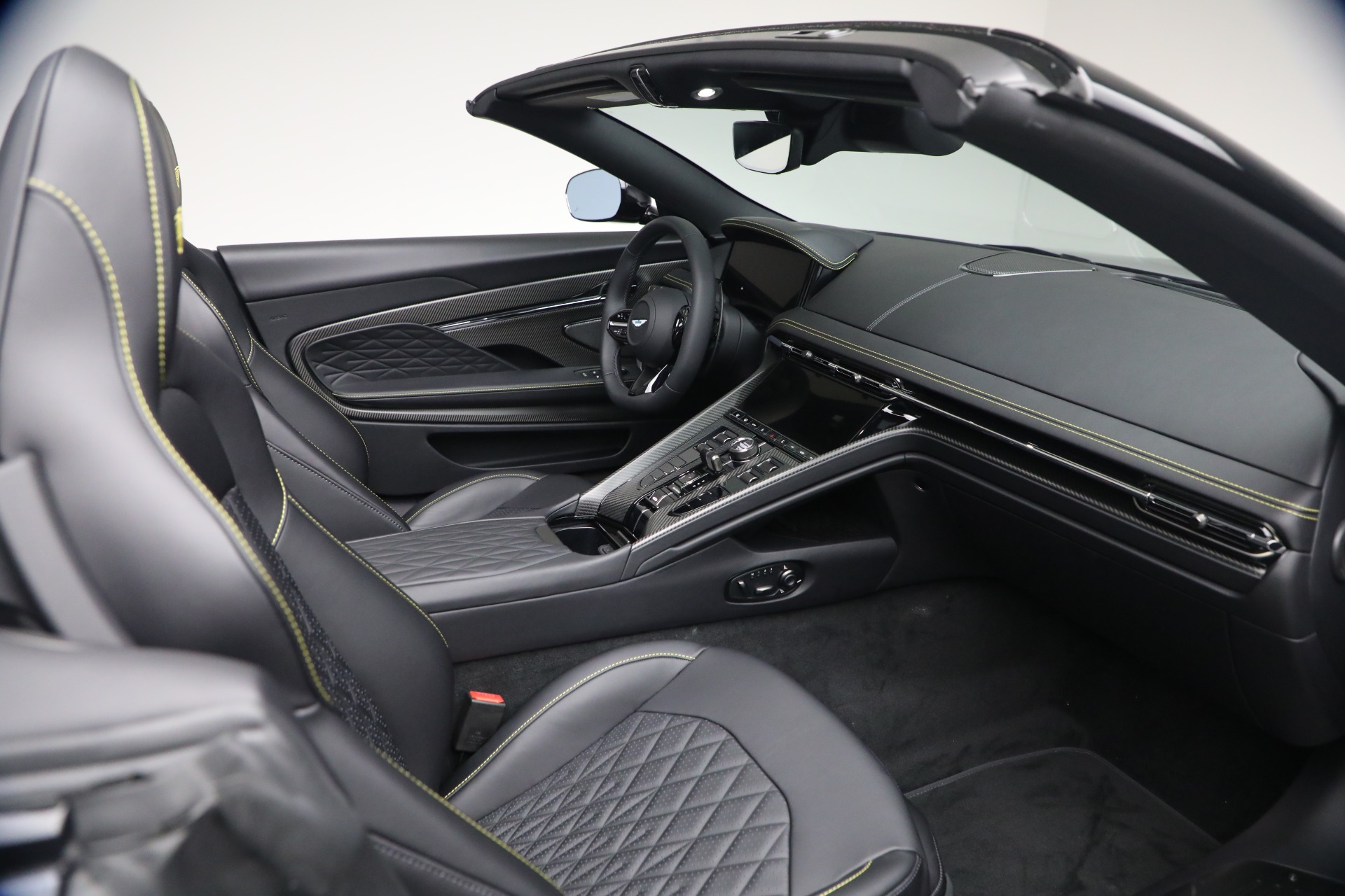 New-2026-Aston-Martin-DB12-Volante