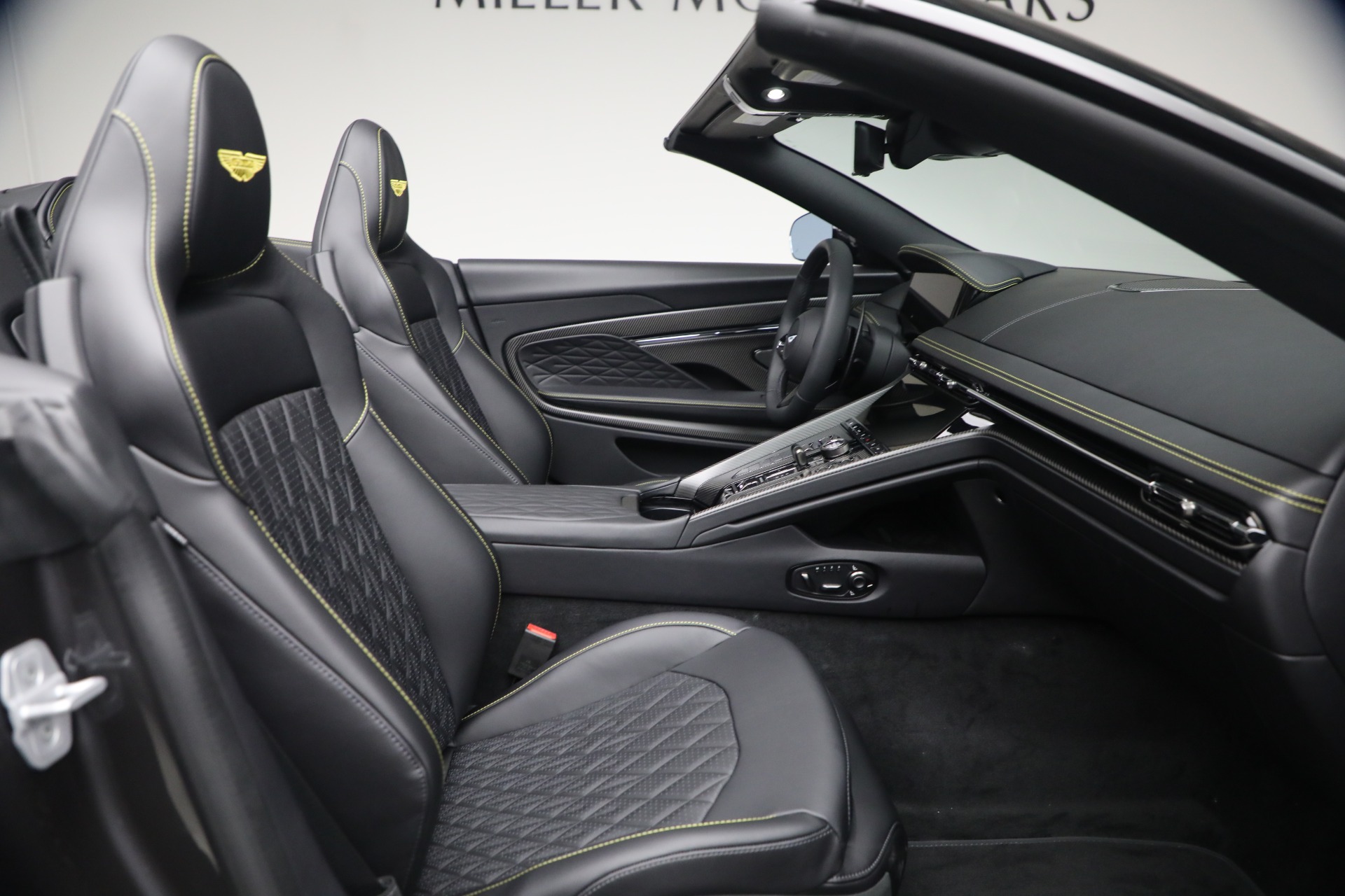 New-2026-Aston-Martin-DB12-Volante