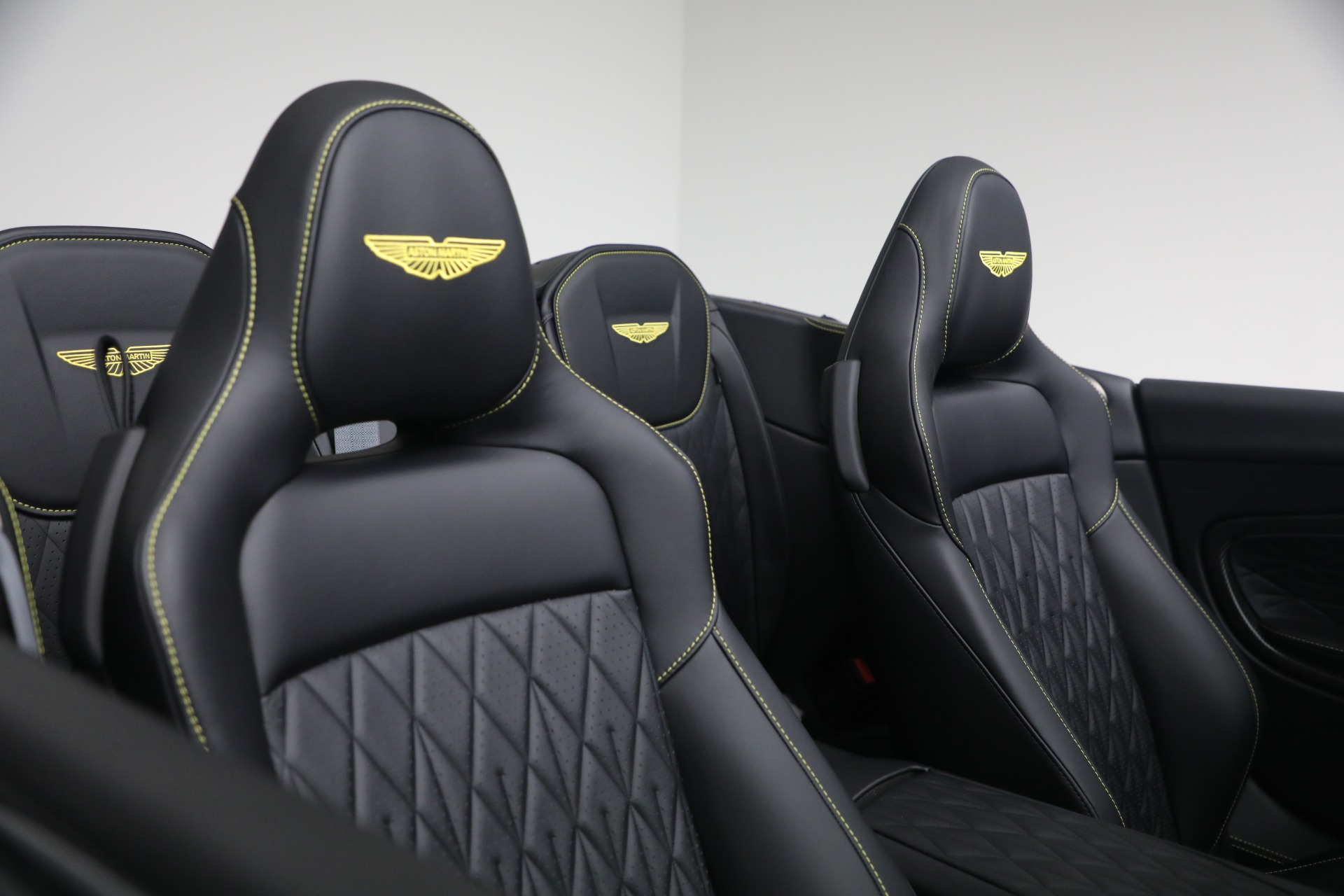 New-2026-Aston-Martin-DB12-Volante