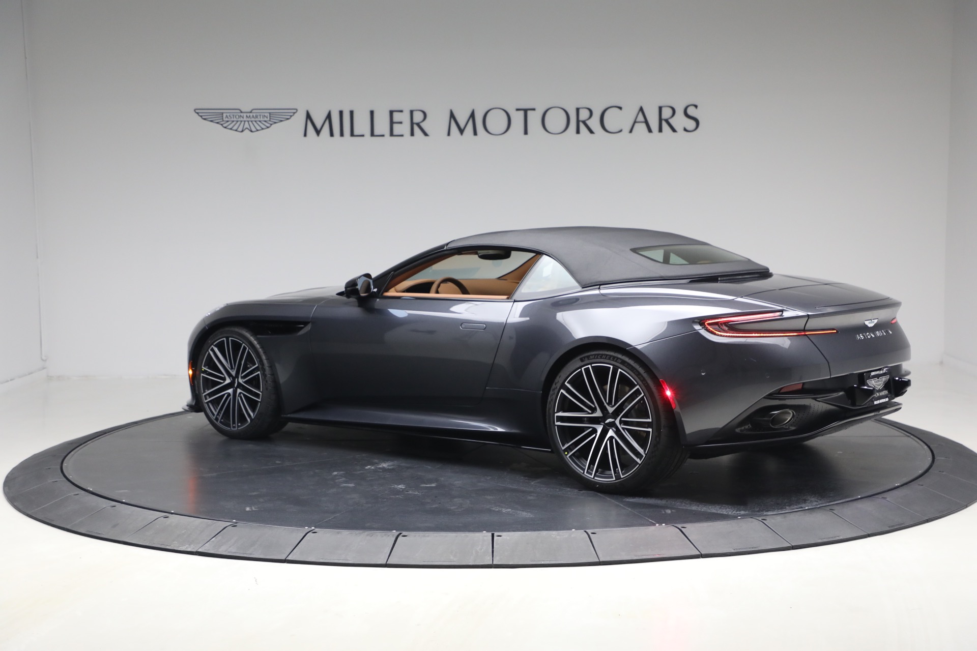 New-2026-Aston-Martin-DB12-Volante