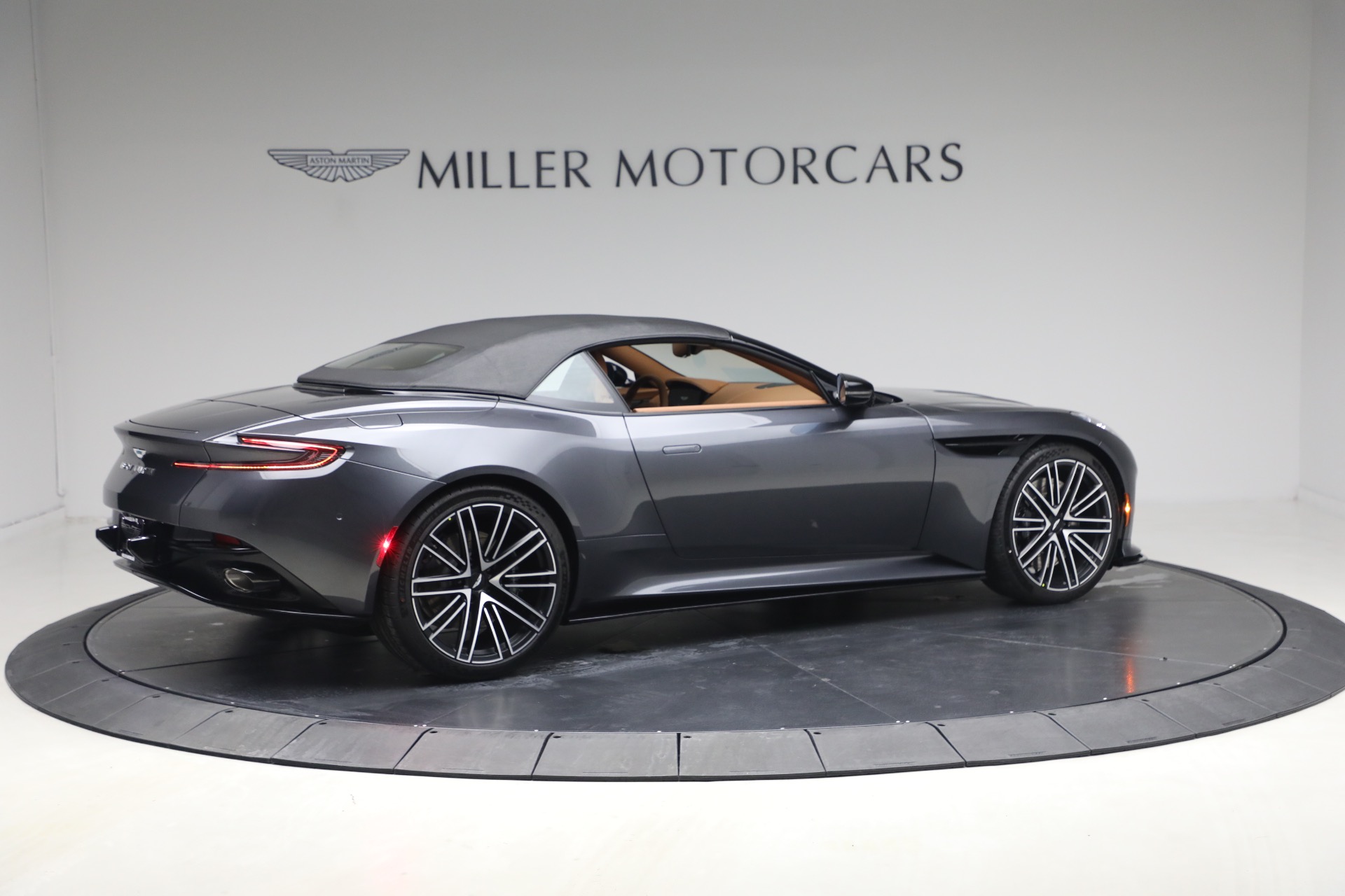 New-2026-Aston-Martin-DB12-Volante