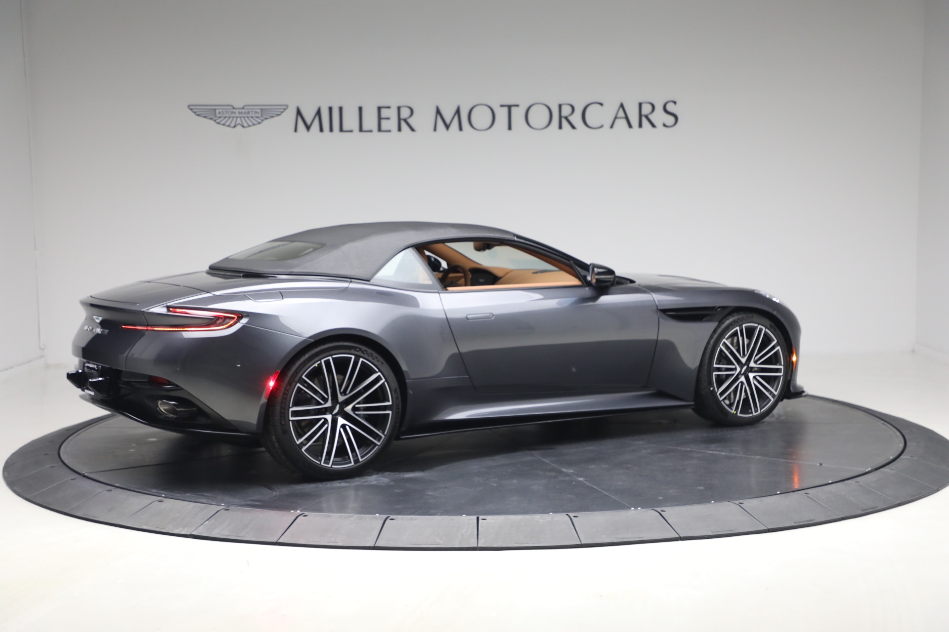 New-2026-Aston-Martin-DB12-Volante