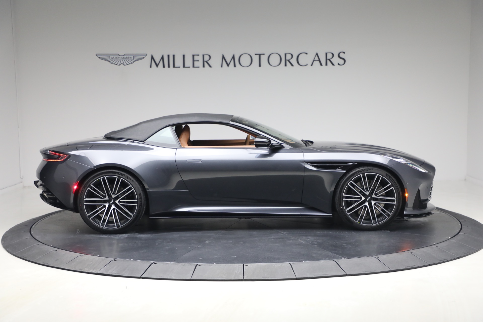 New-2026-Aston-Martin-DB12-Volante