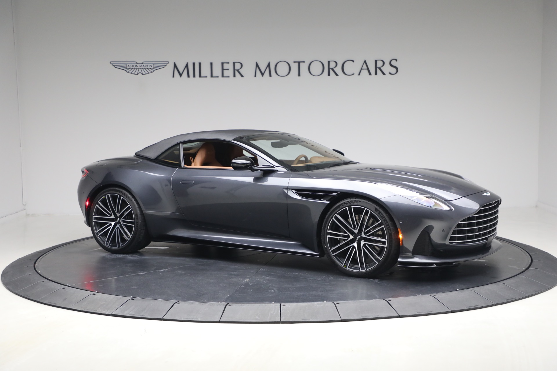 New-2026-Aston-Martin-DB12-Volante