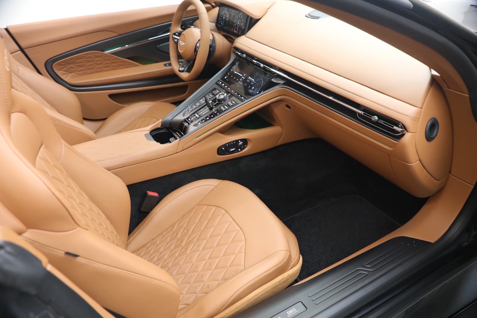 New-2026-Aston-Martin-DB12-Volante