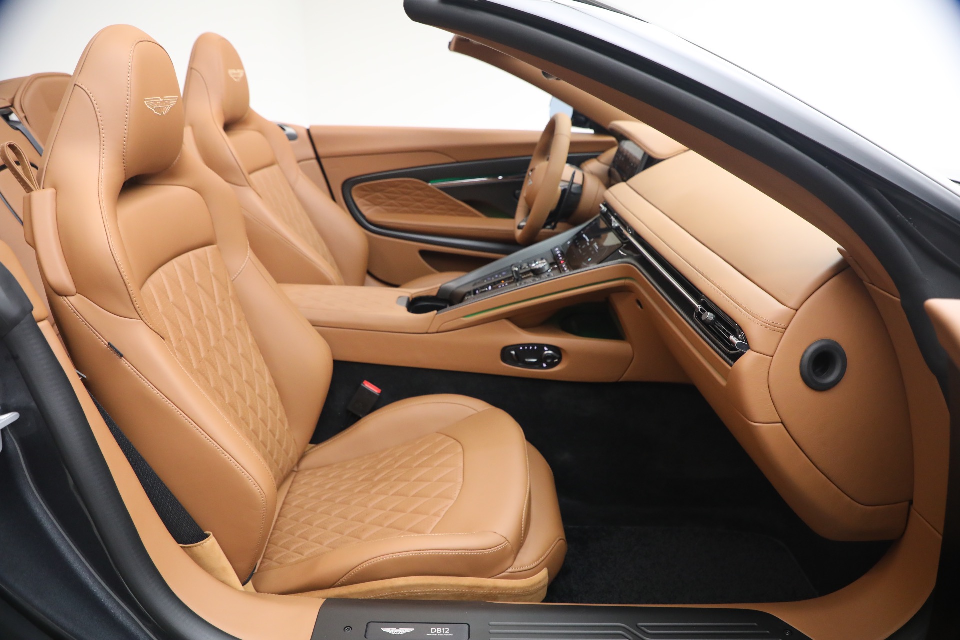 New-2026-Aston-Martin-DB12-Volante
