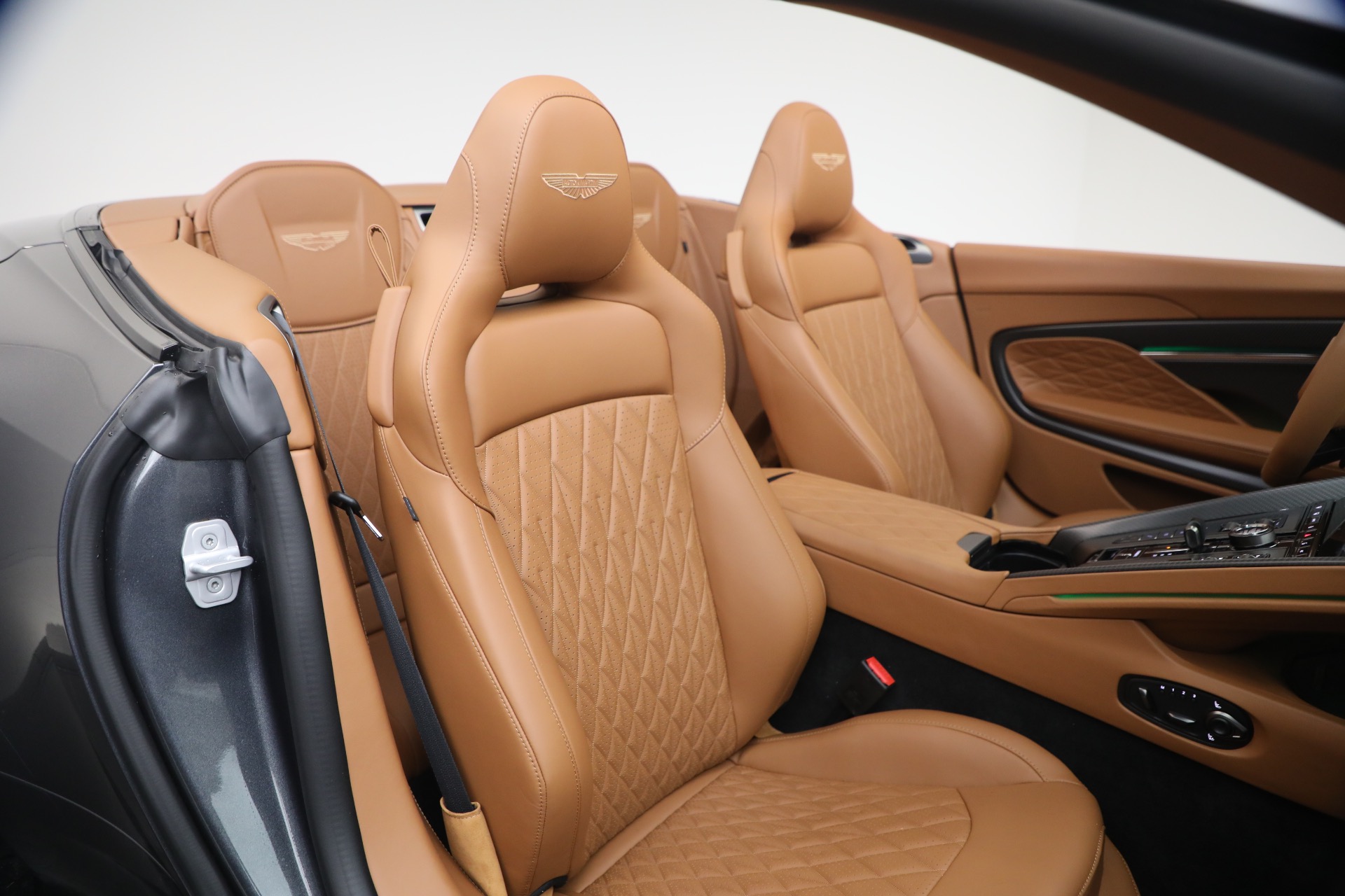 New-2026-Aston-Martin-DB12-Volante