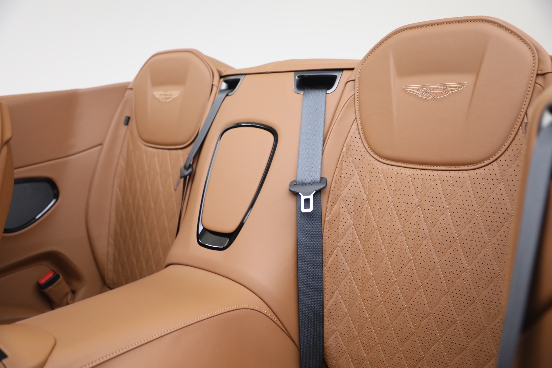 New-2026-Aston-Martin-DB12-Volante