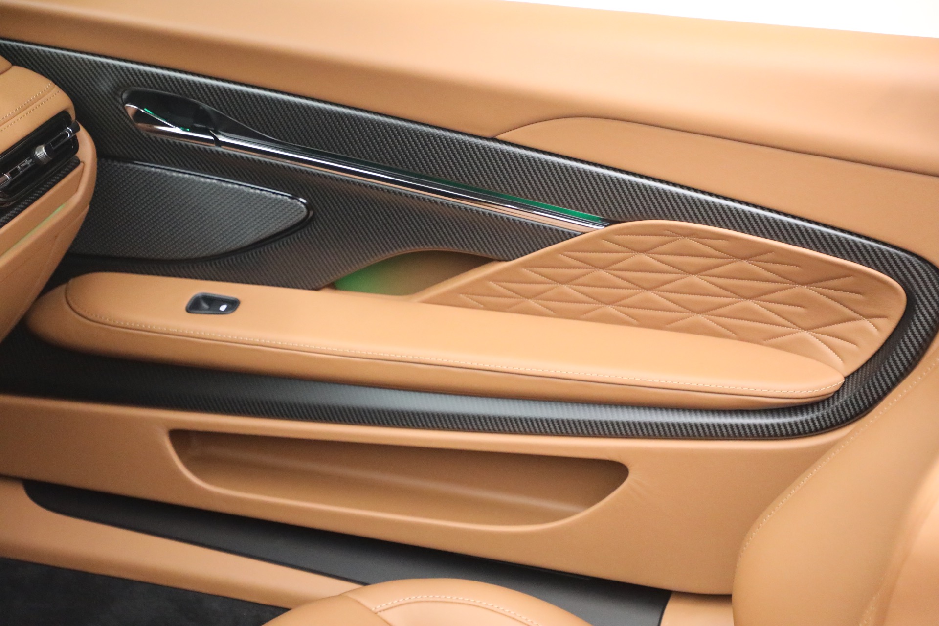 New-2026-Aston-Martin-DB12-Volante