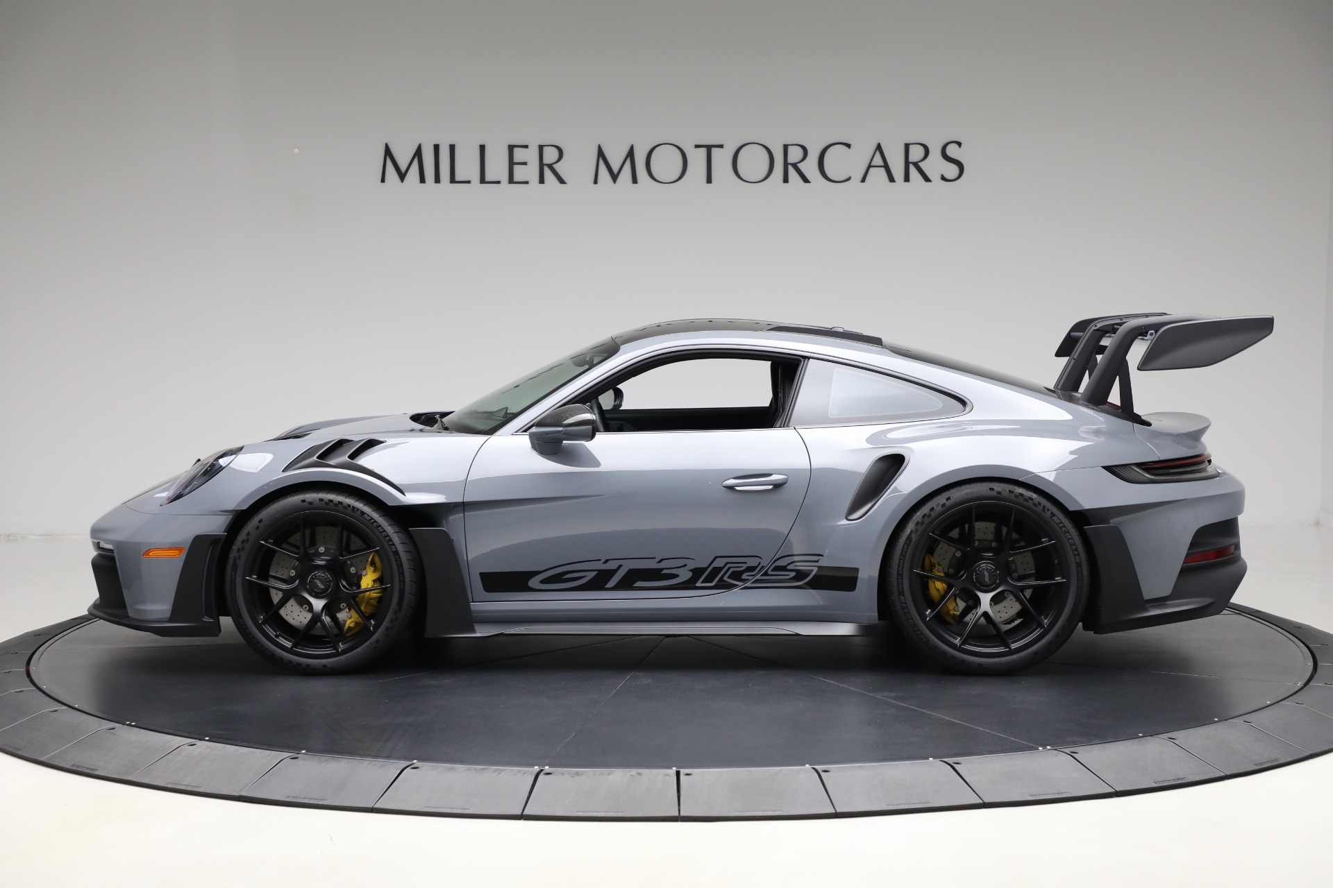 Used-2025-Porsche-911-GT3-RS