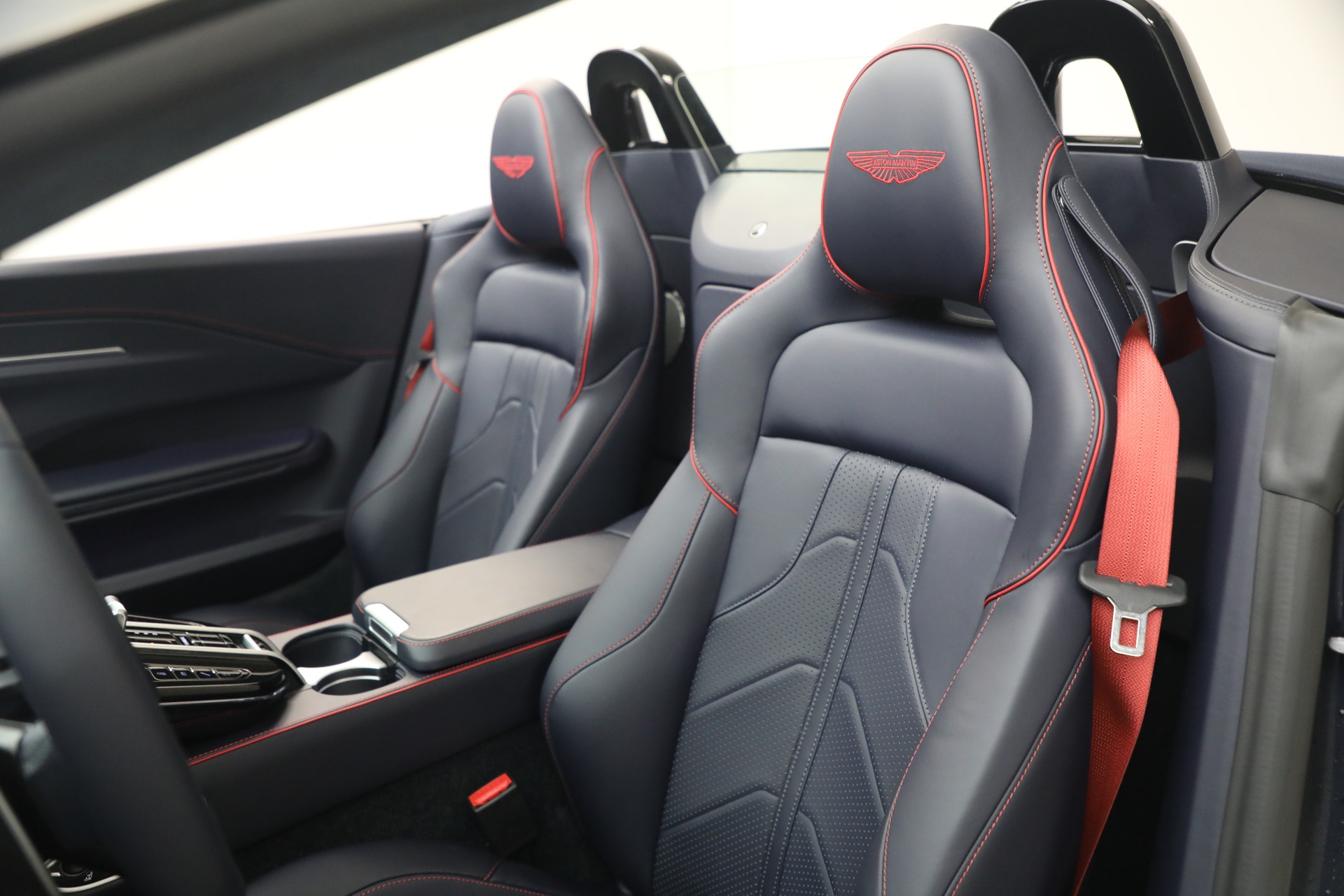 New-2026-Aston-Martin-Vantage-Roadster