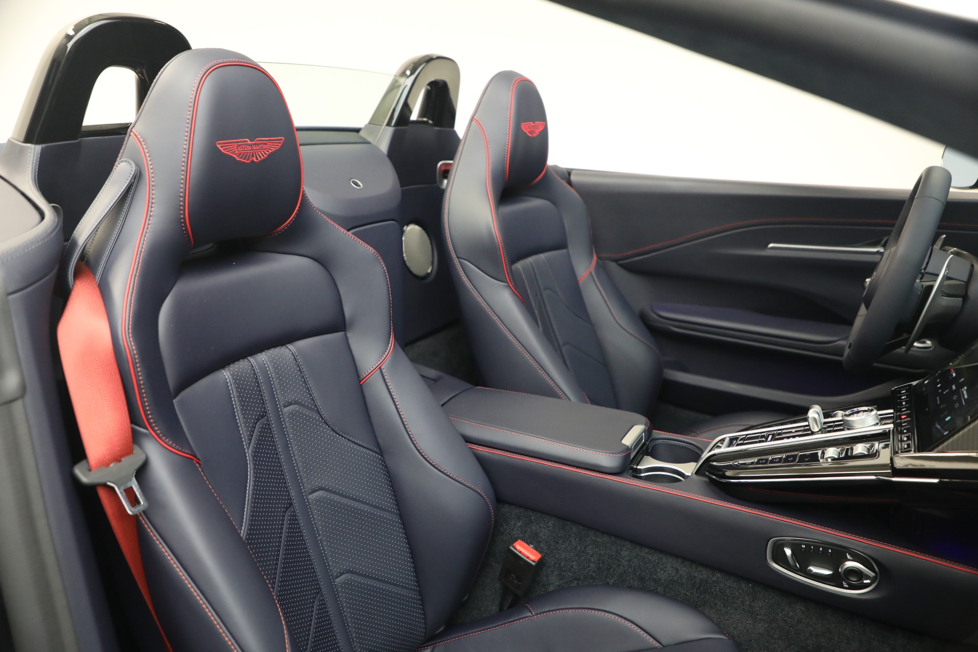 New-2026-Aston-Martin-Vantage-Roadster