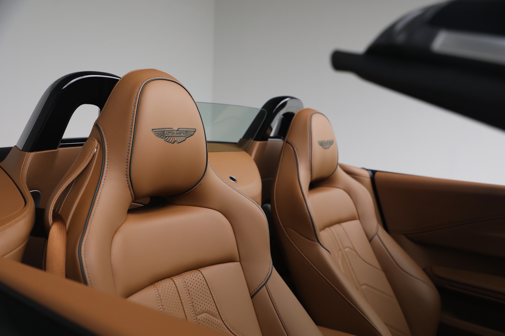 New-2026-Aston-Martin-Vantage-Roadster