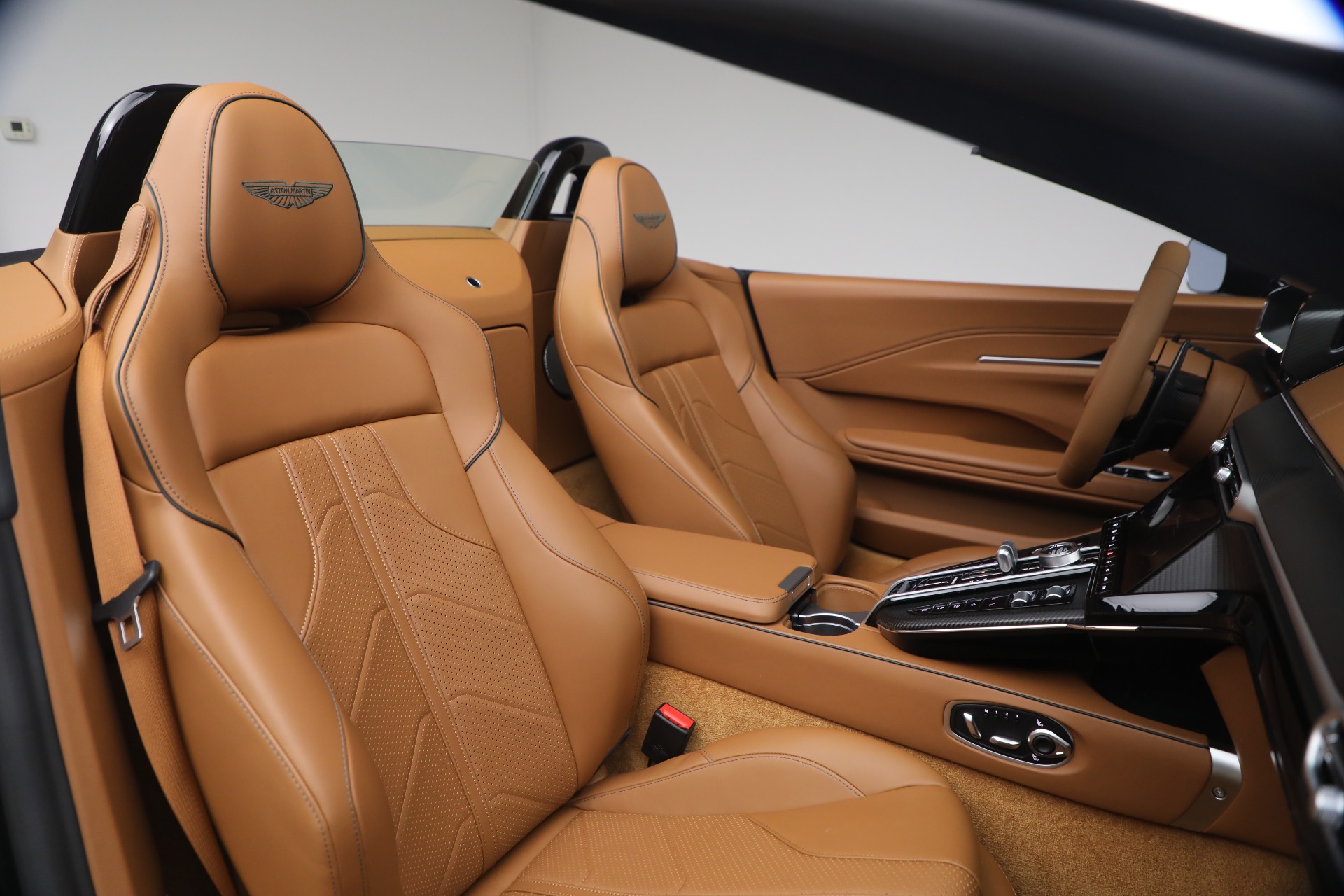 New-2026-Aston-Martin-Vantage-Roadster