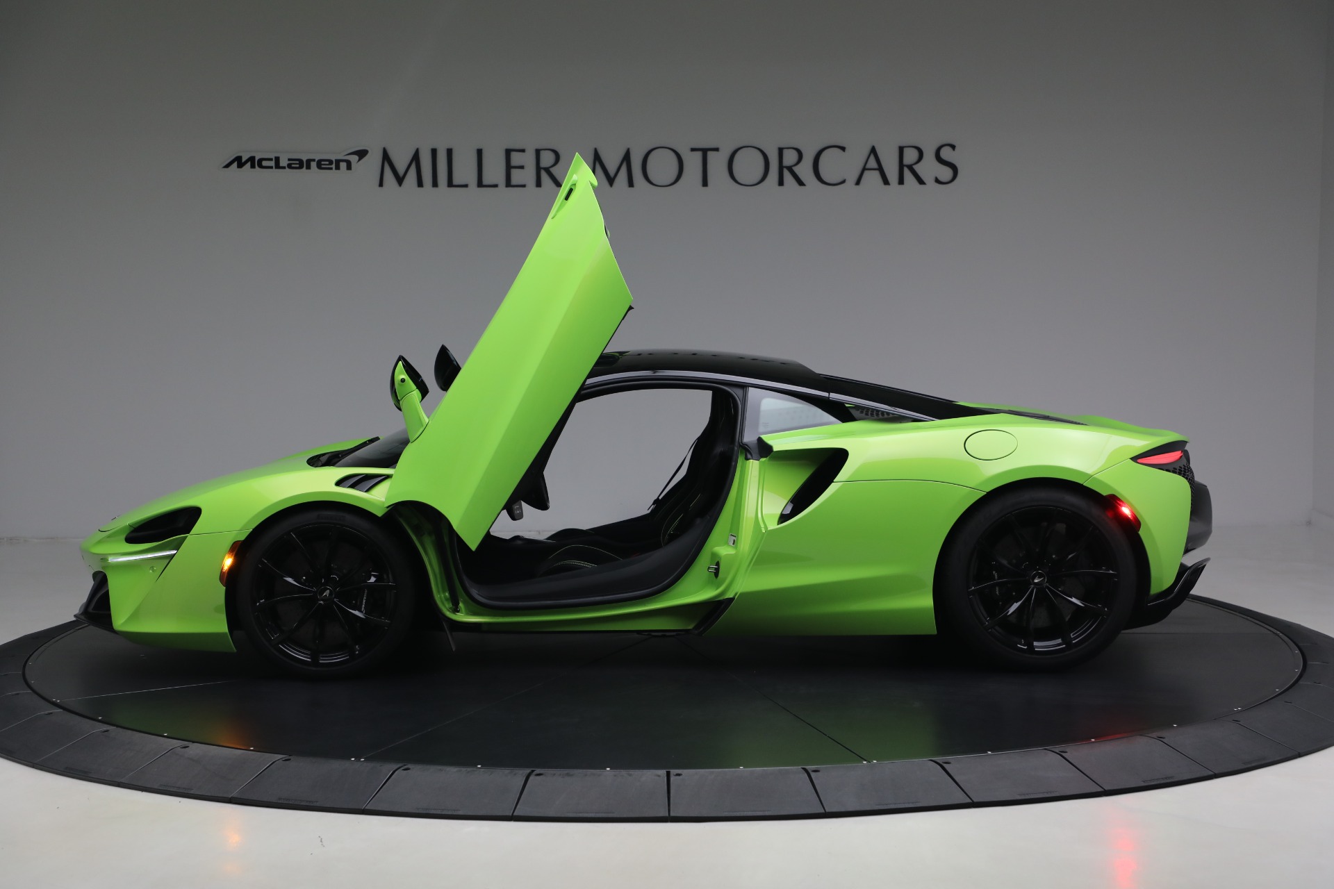Used-2023-McLaren-Artura-Performance