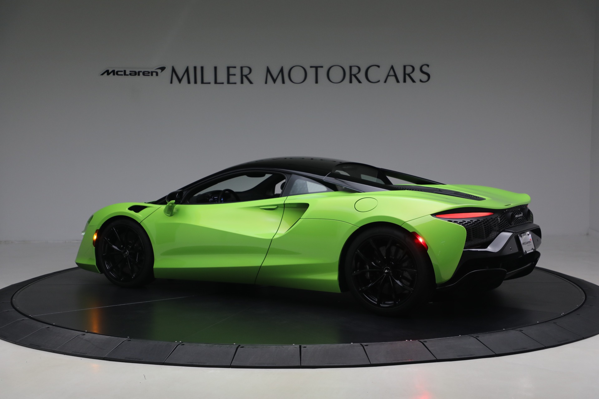 Used-2023-McLaren-Artura-Performance