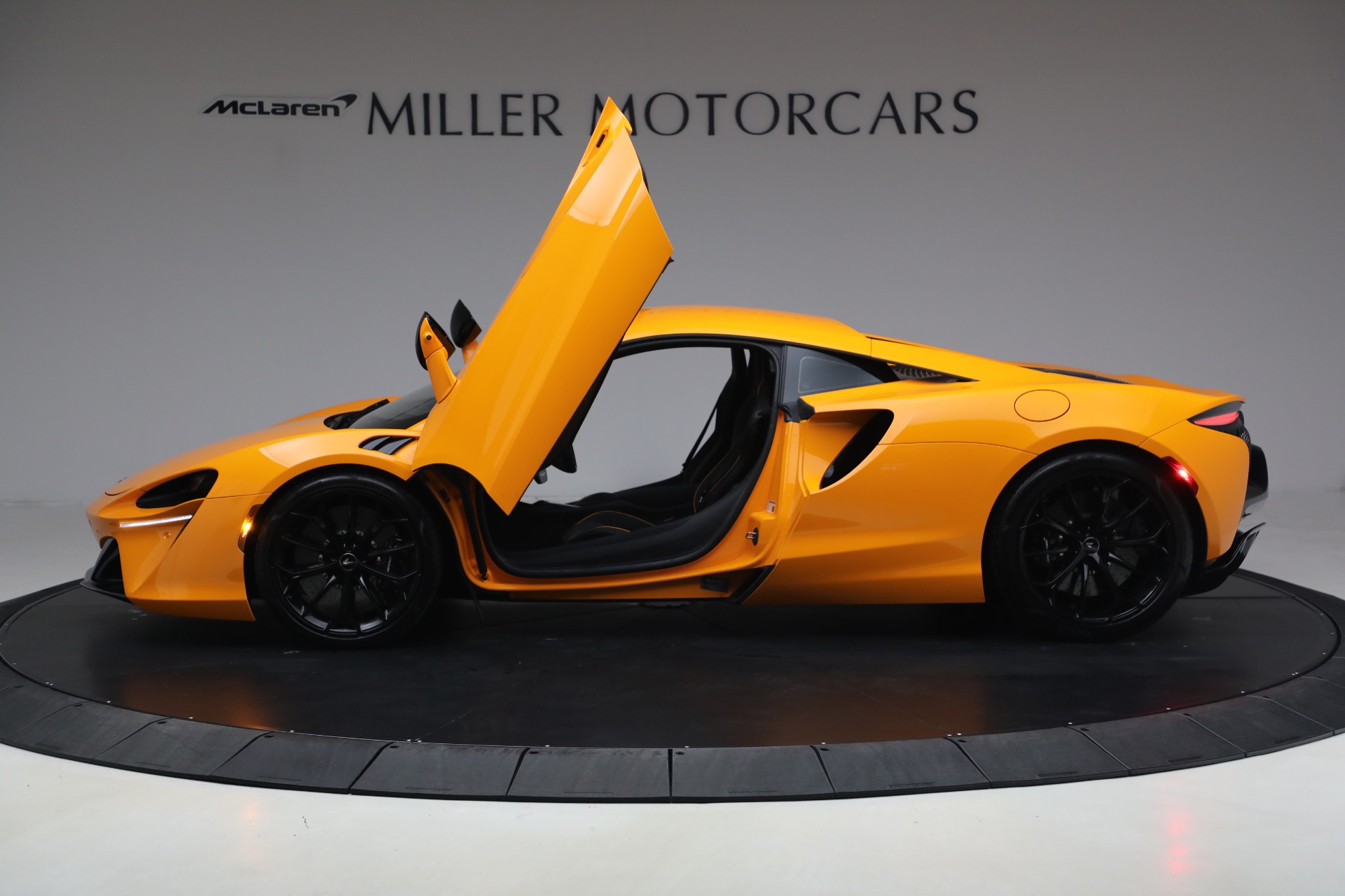 Used-2024-McLaren-Artura-Performance