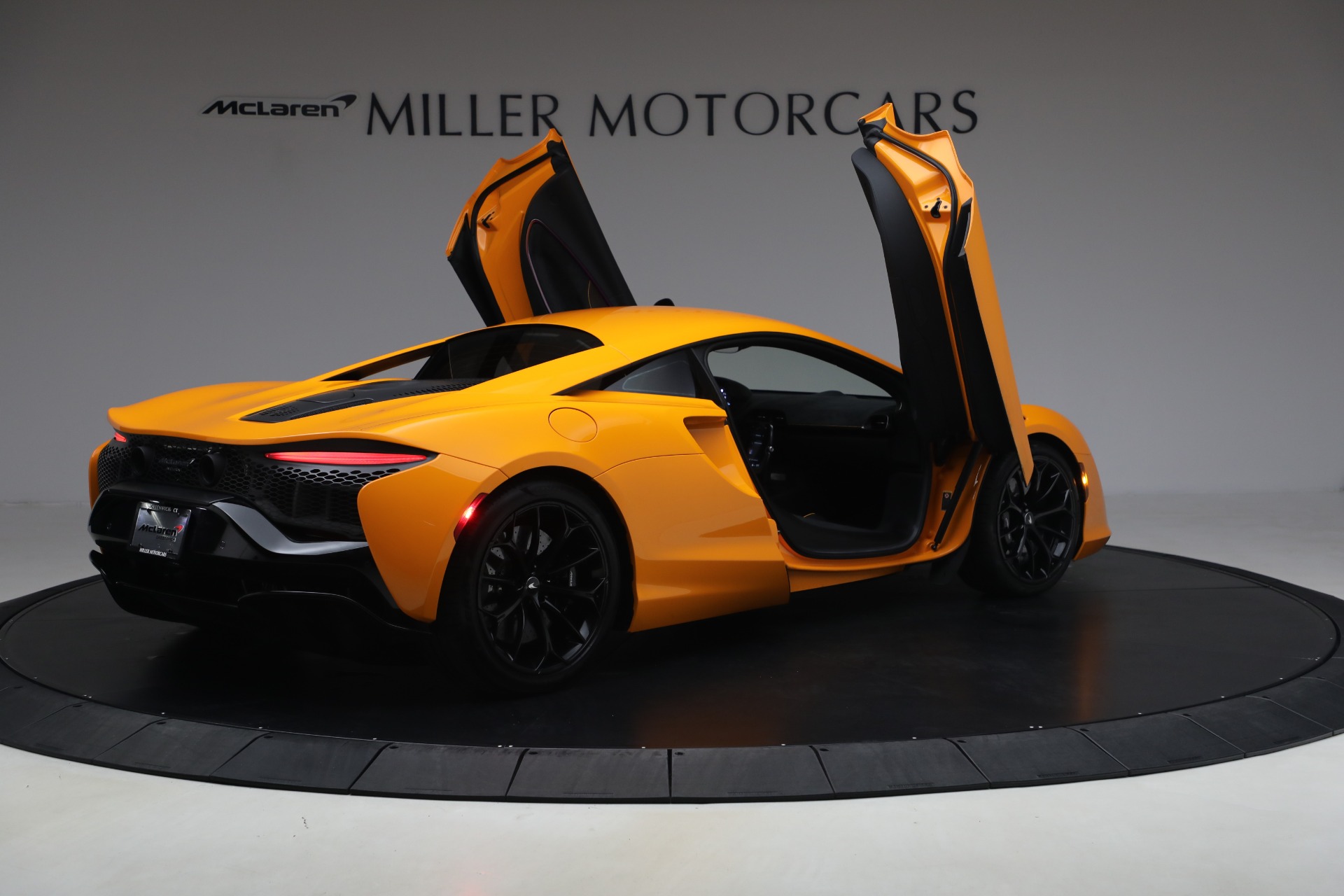 Used-2024-McLaren-Artura-Performance