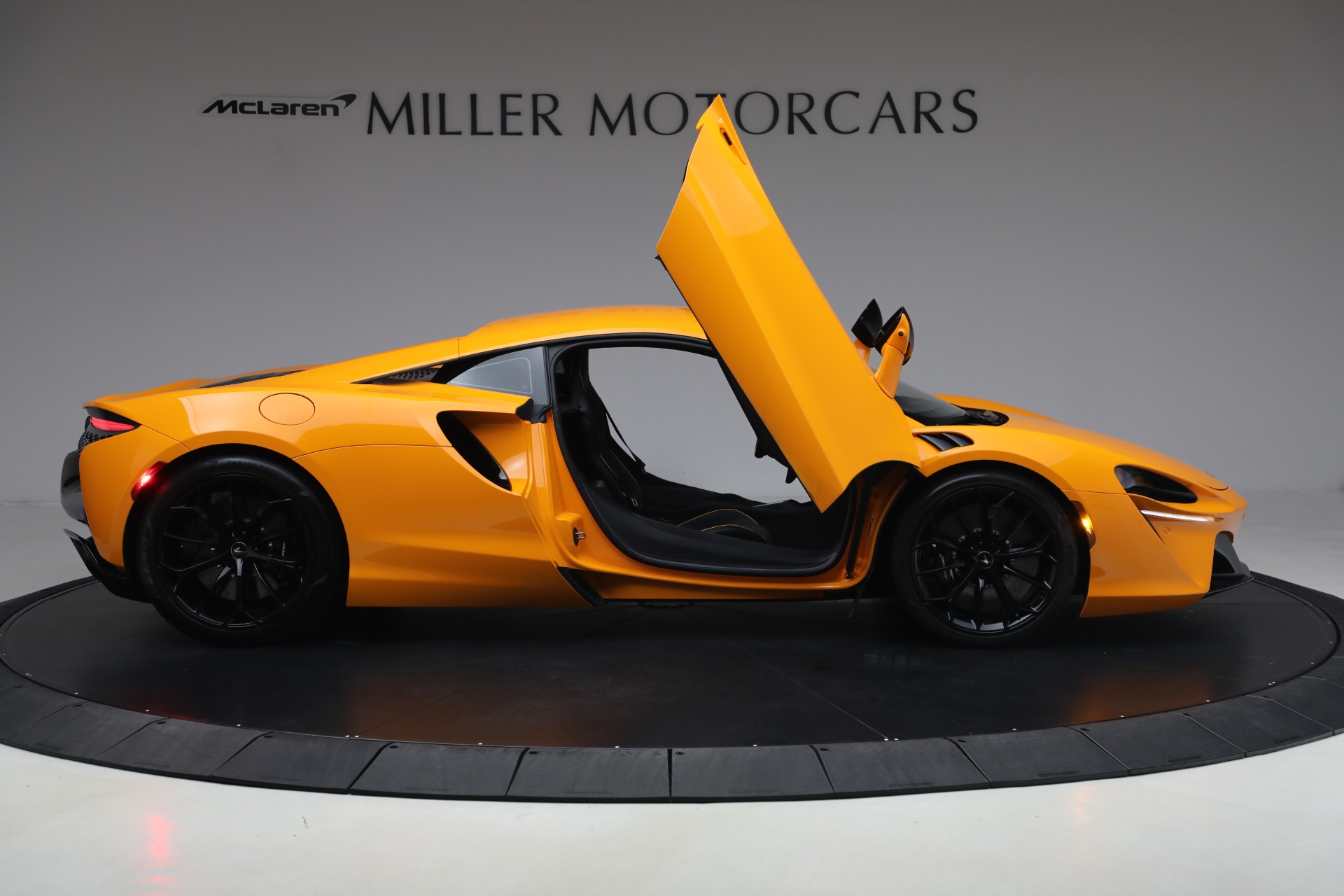 Used-2024-McLaren-Artura-Performance