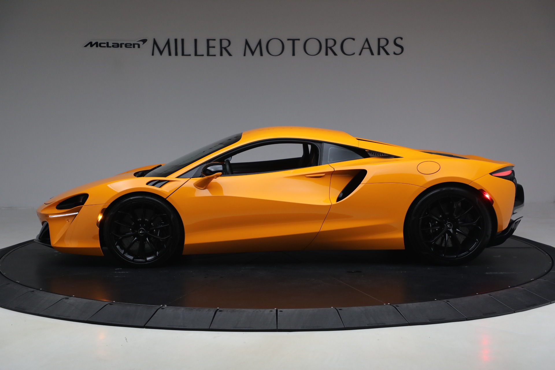 Used-2024-McLaren-Artura-Performance