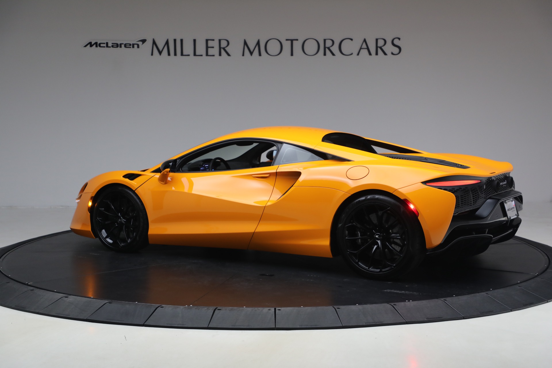 Used-2024-McLaren-Artura-Performance