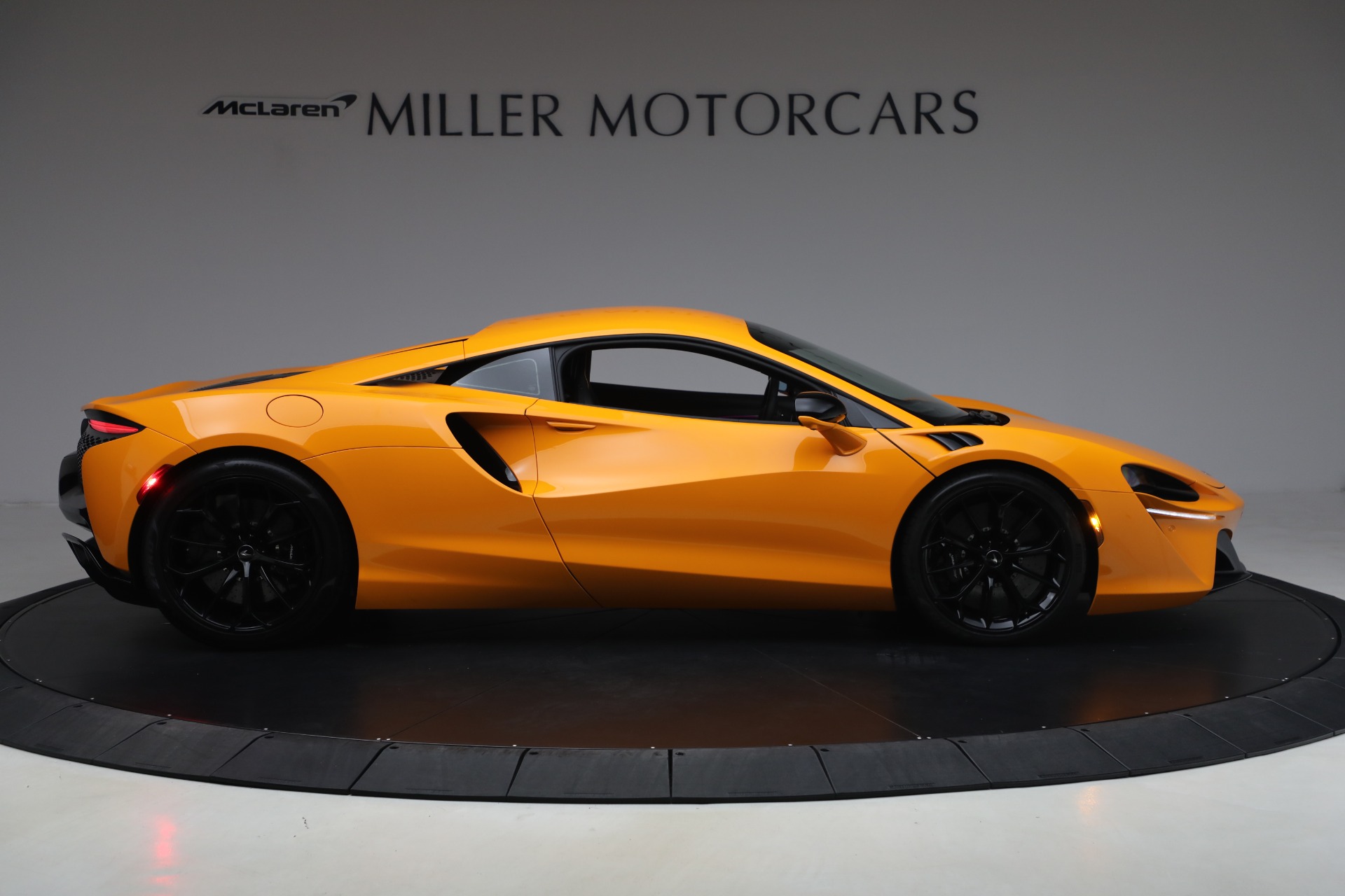 Used-2024-McLaren-Artura-Performance