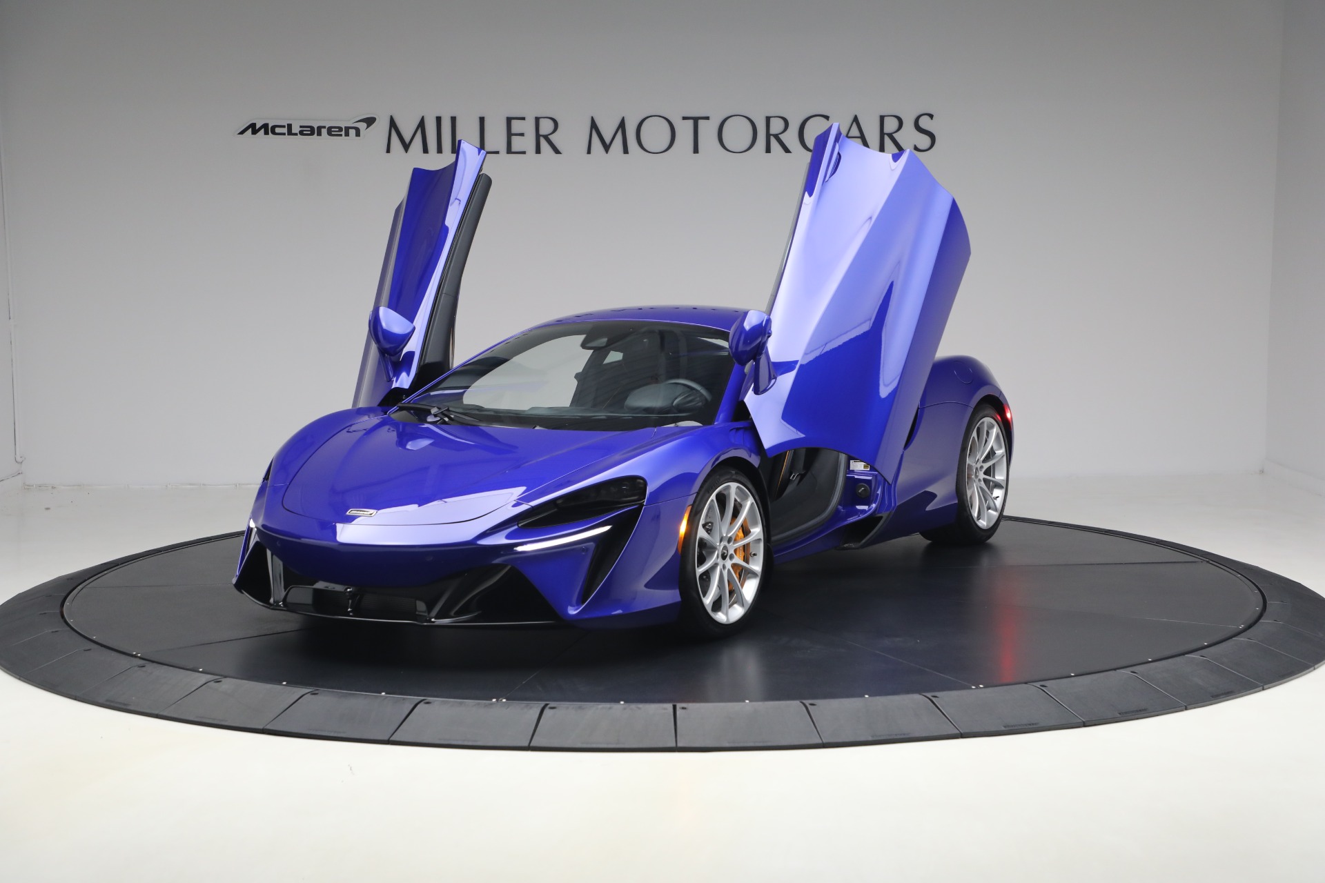 Used-2024-McLaren-Artura-Vision