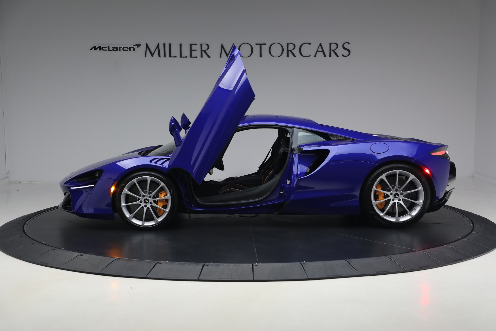 Used-2024-McLaren-Artura-Vision
