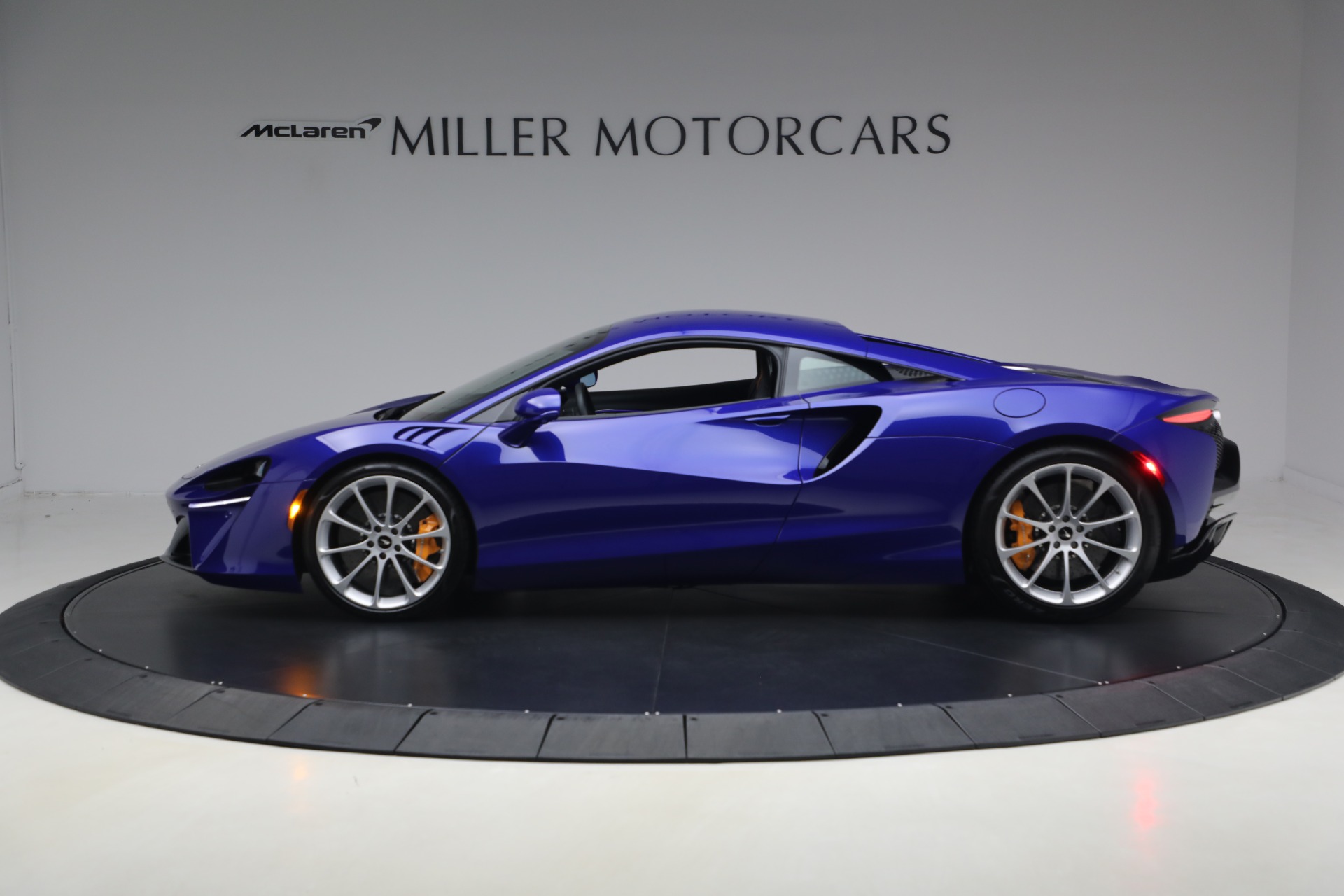 Used-2024-McLaren-Artura-Vision