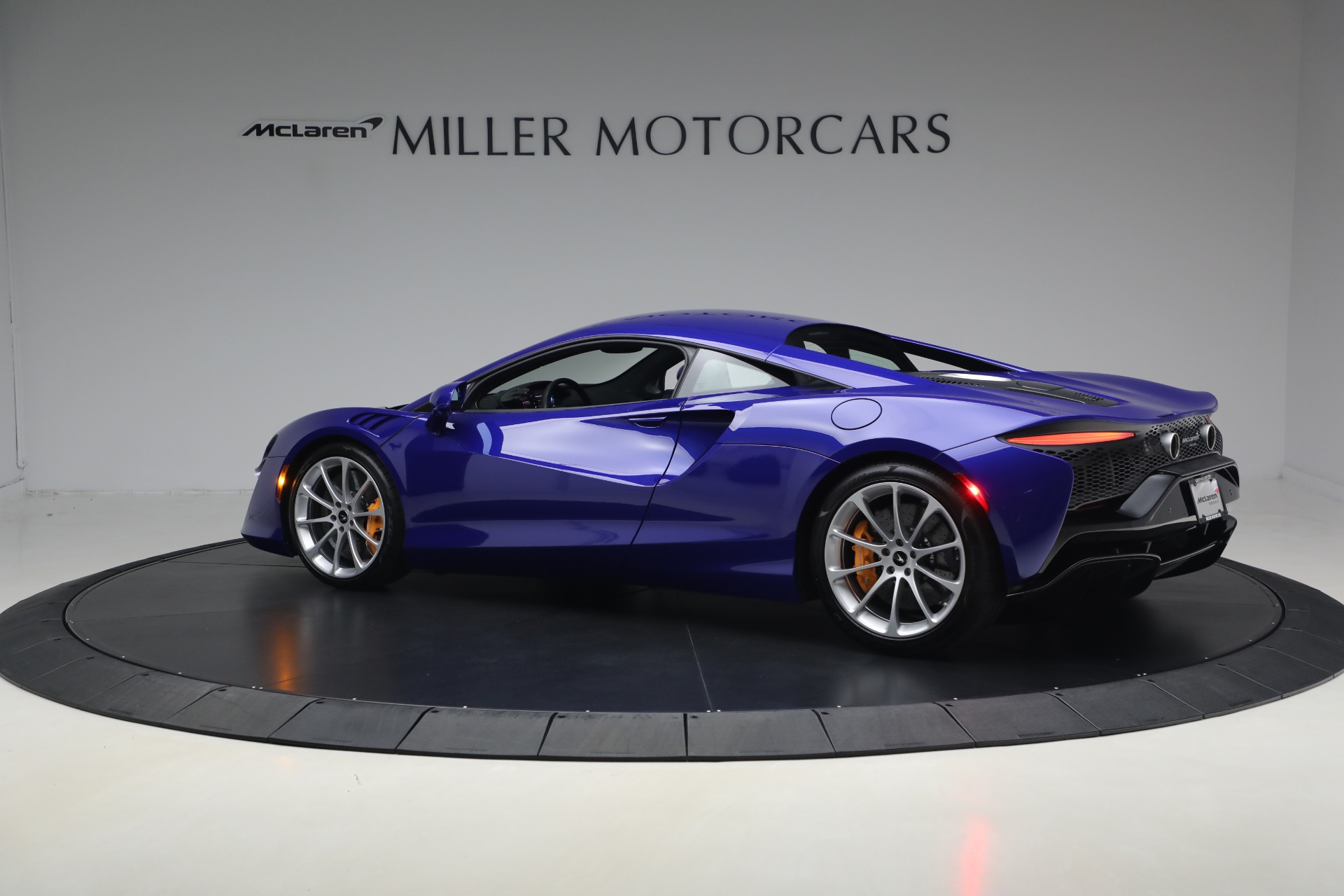 Used-2024-McLaren-Artura-Vision