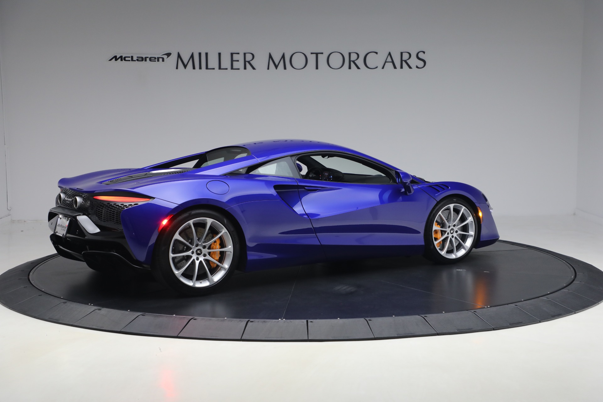 Used-2024-McLaren-Artura-Vision