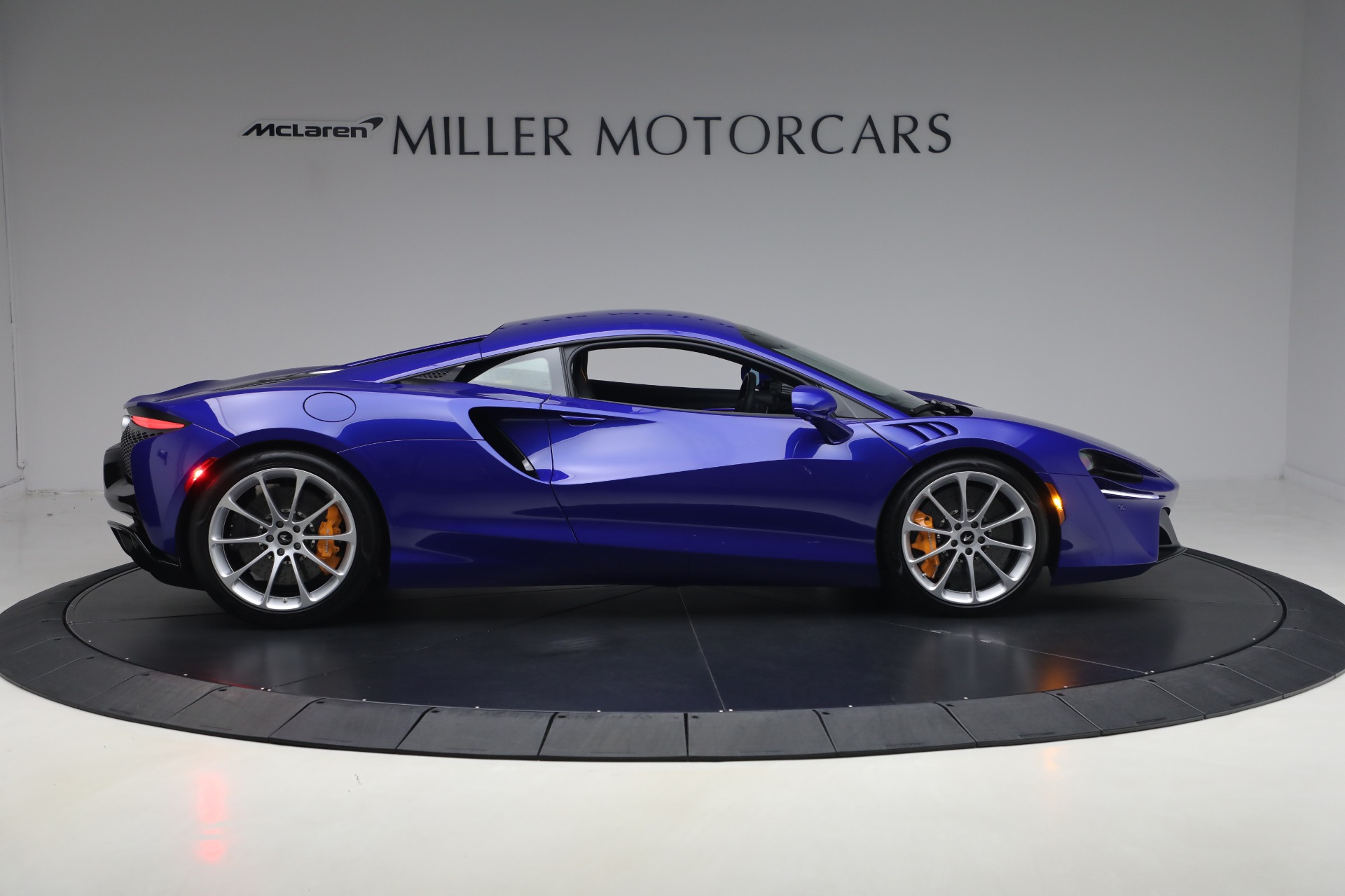Used-2024-McLaren-Artura-Vision