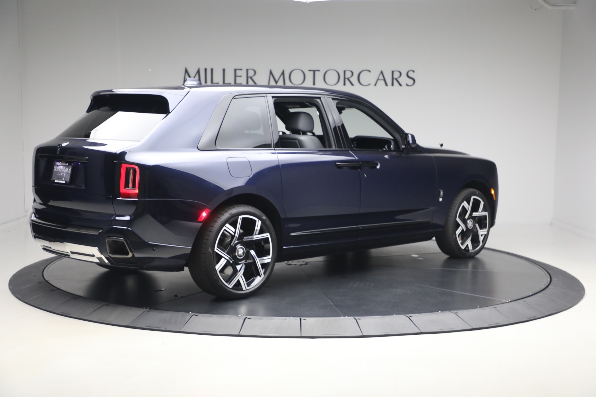 Used-2025-Rolls-Royce-Black-Badge-Cullinan