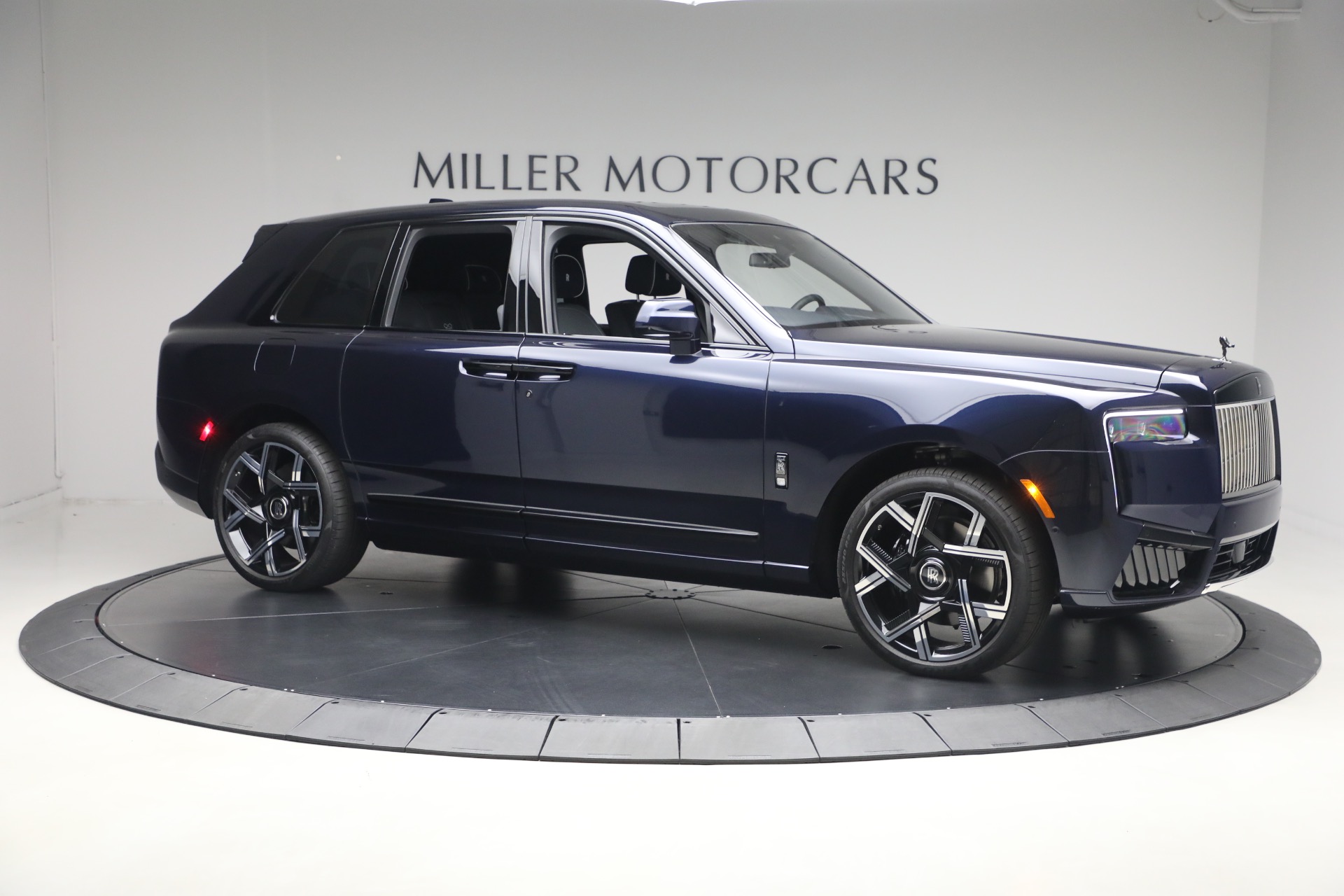 Used-2025-Rolls-Royce-Black-Badge-Cullinan