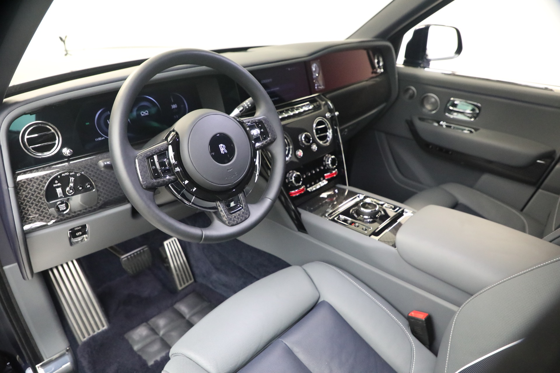 Used-2025-Rolls-Royce-Black-Badge-Cullinan