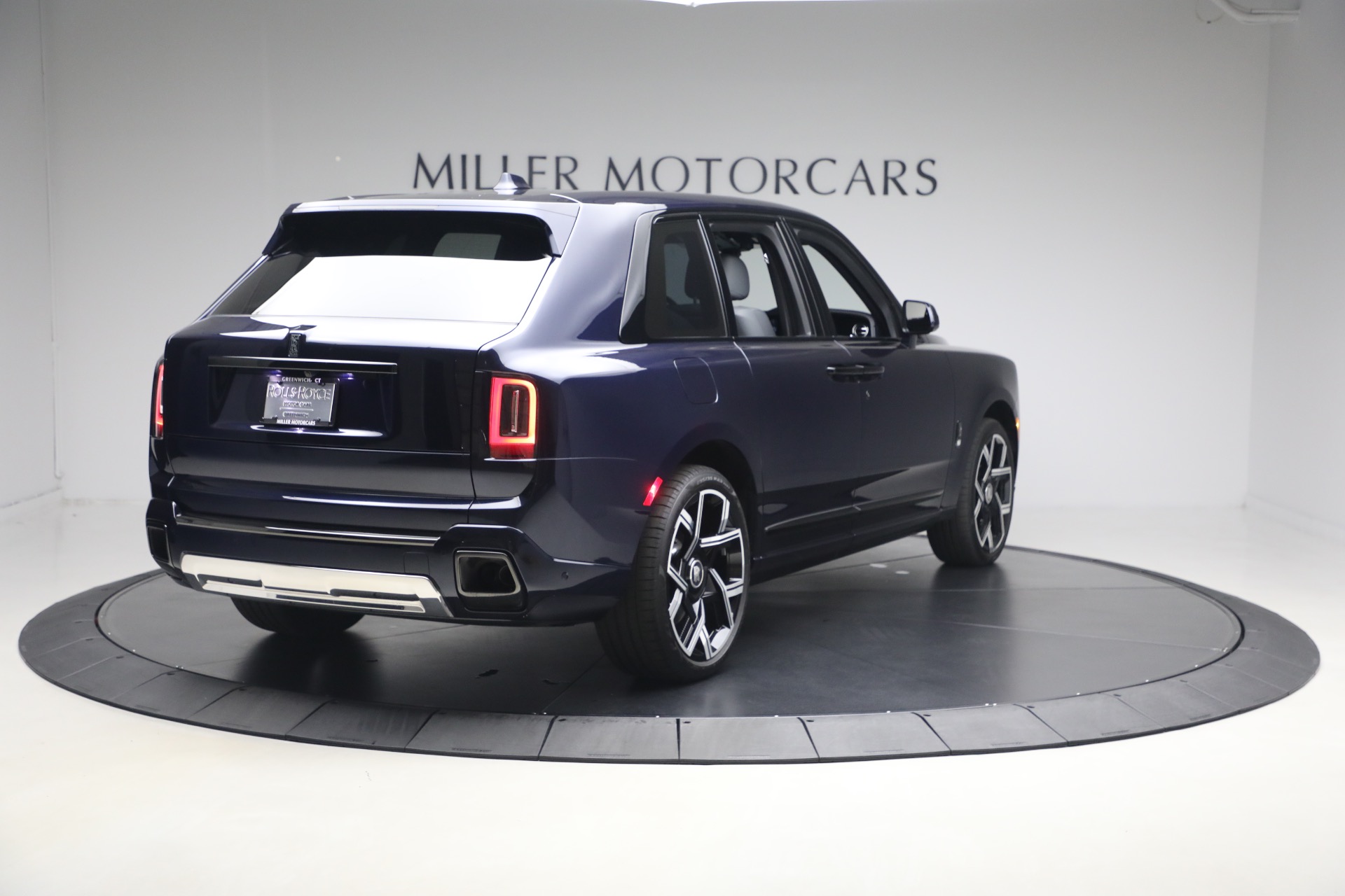 Used-2025-Rolls-Royce-Black-Badge-Cullinan