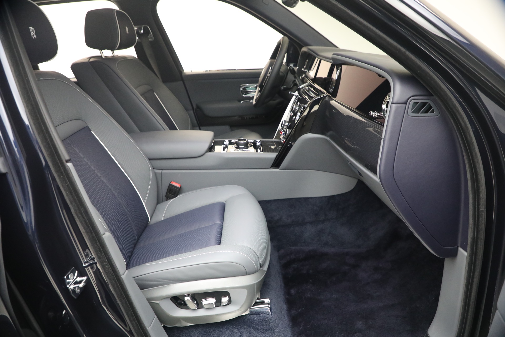 Used-2025-Rolls-Royce-Black-Badge-Cullinan