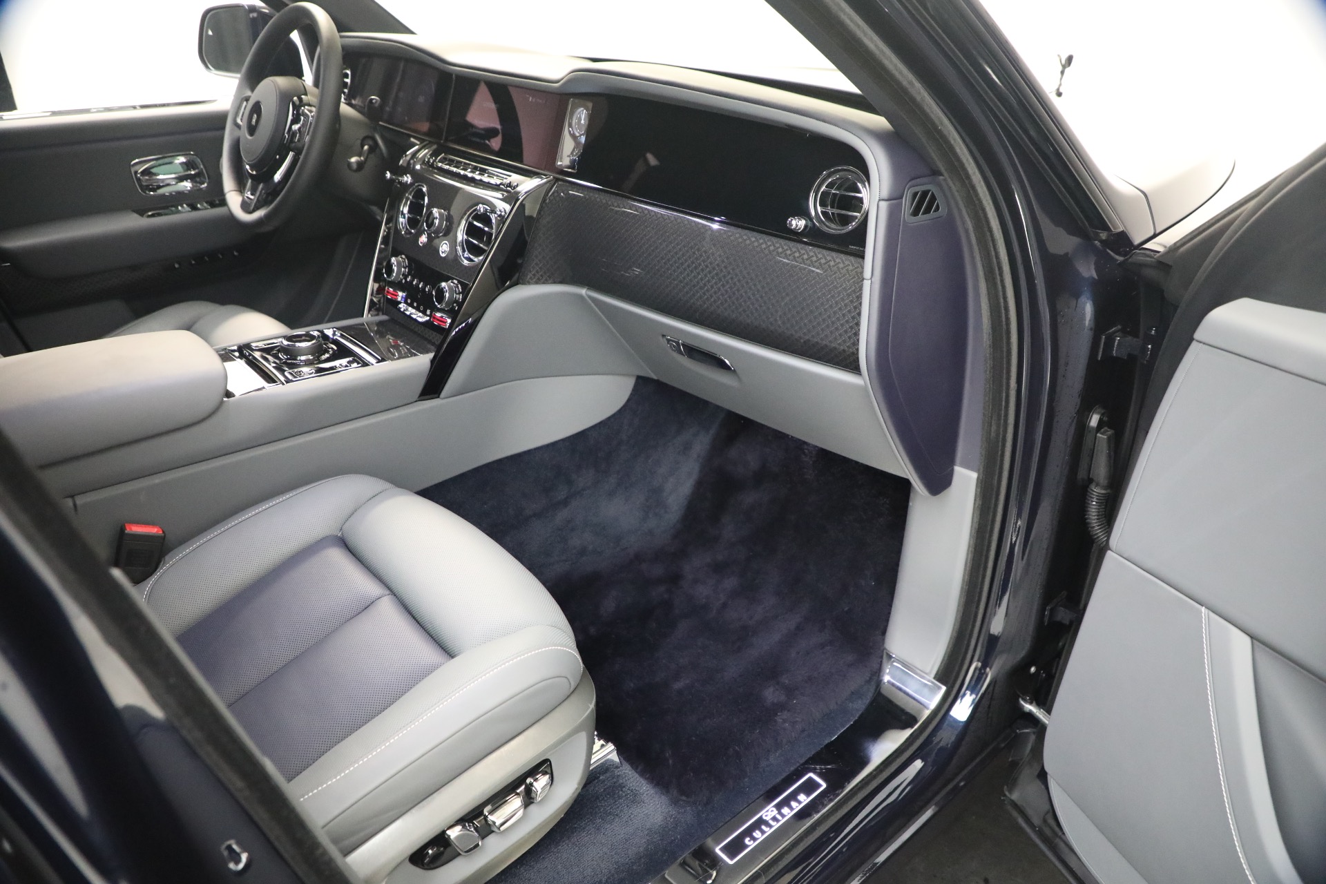 Used-2025-Rolls-Royce-Black-Badge-Cullinan