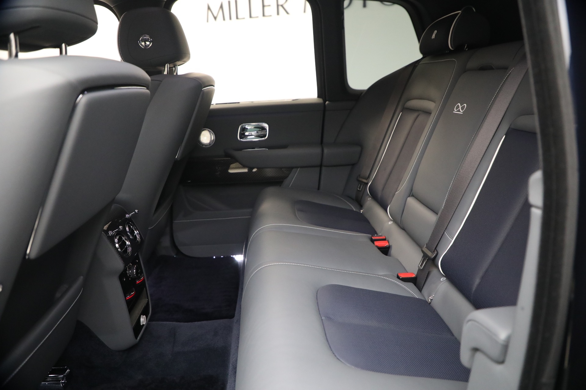 Used-2025-Rolls-Royce-Black-Badge-Cullinan