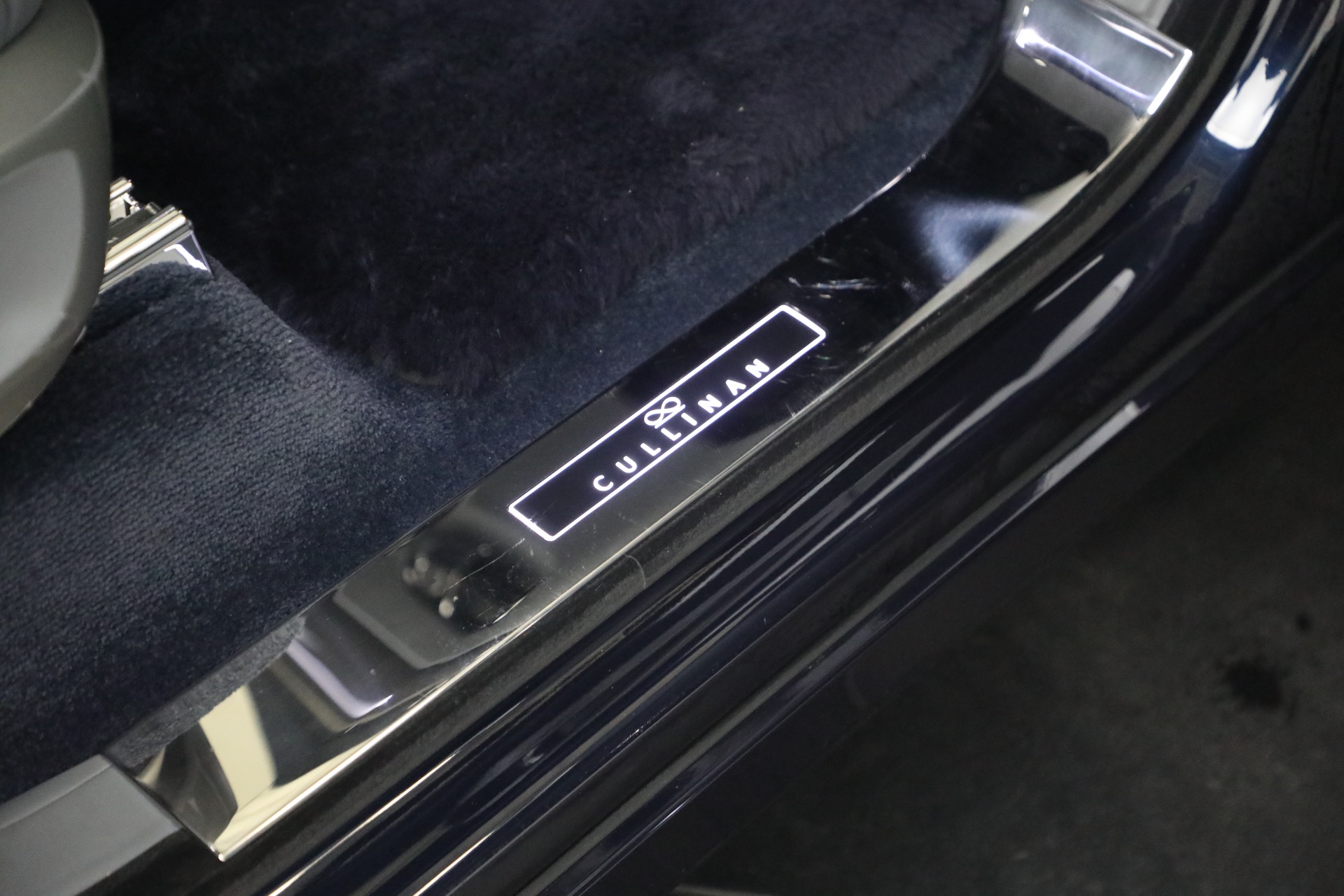 Used-2025-Rolls-Royce-Black-Badge-Cullinan