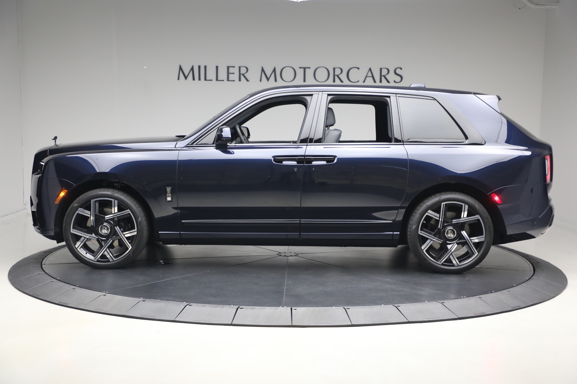 Used-2025-Rolls-Royce-Black-Badge-Cullinan