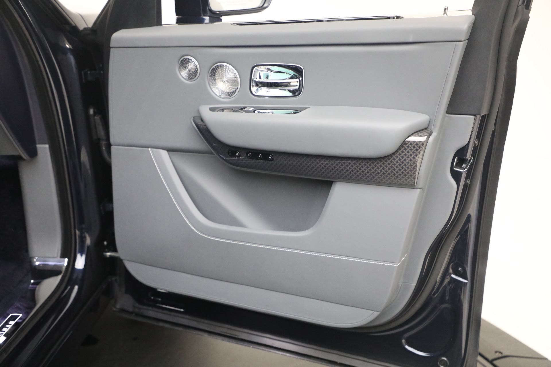 Used-2025-Rolls-Royce-Black-Badge-Cullinan