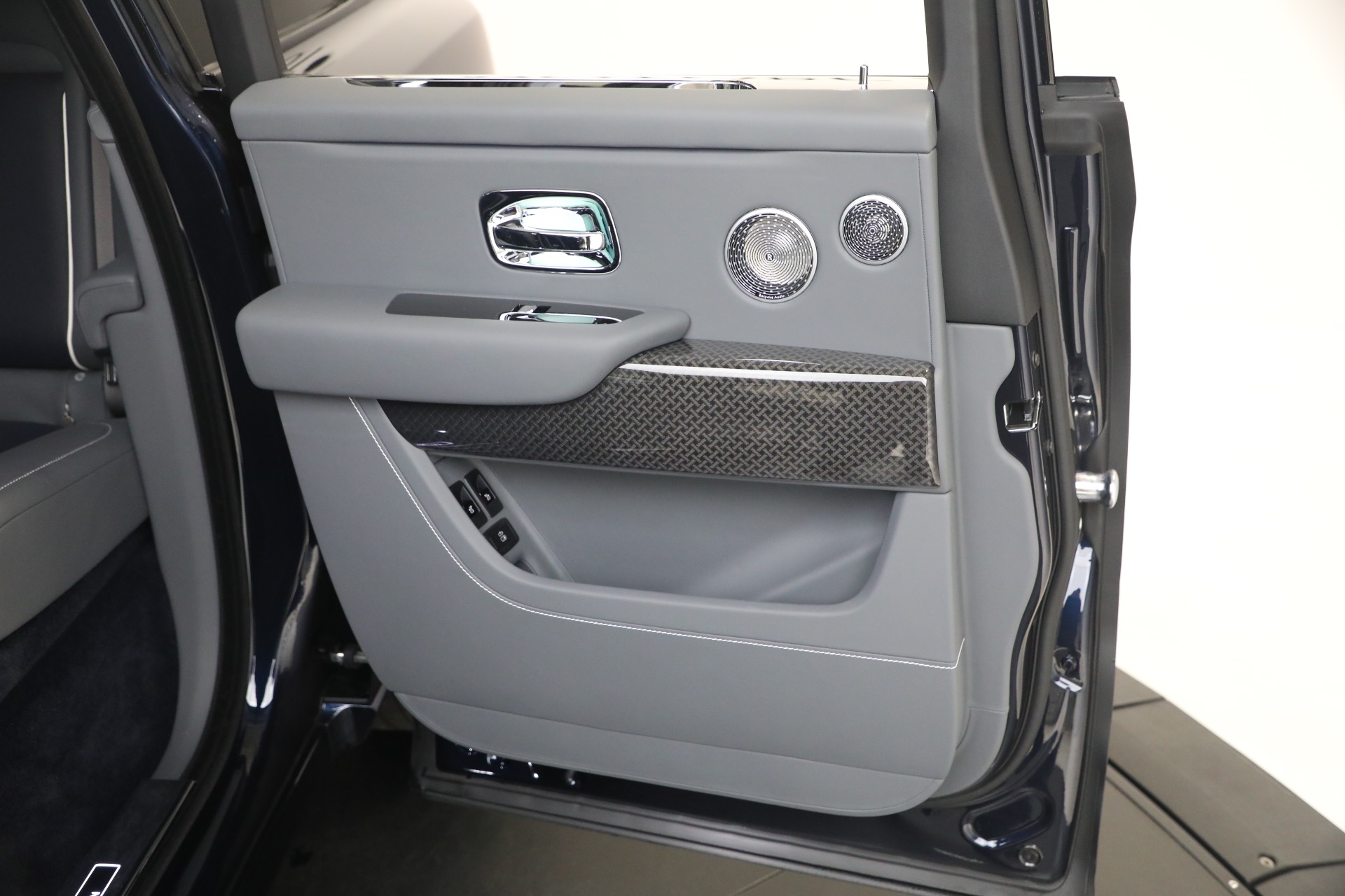 Used-2025-Rolls-Royce-Black-Badge-Cullinan