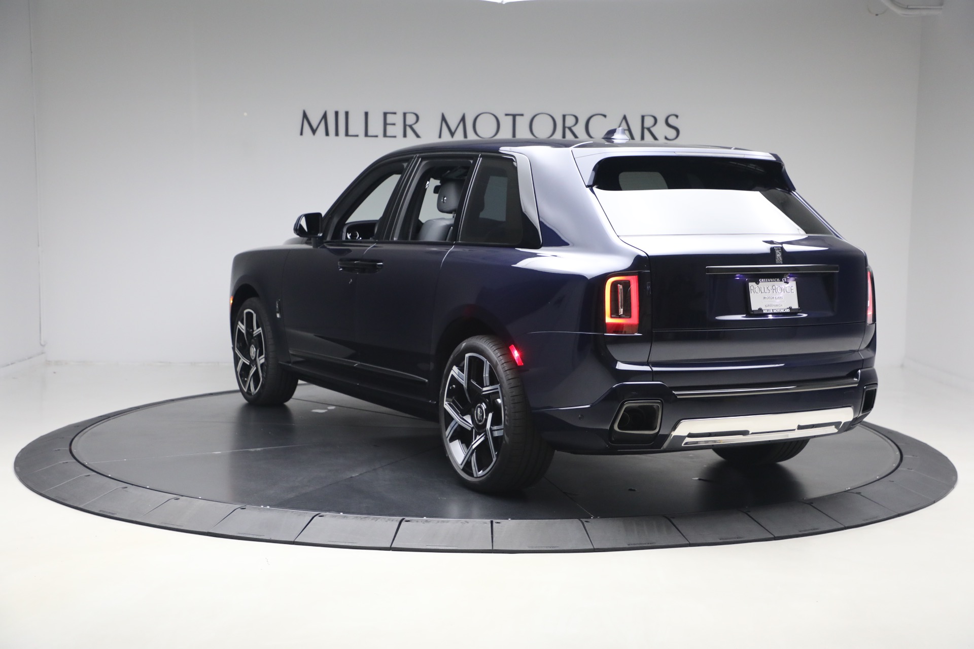 Used-2025-Rolls-Royce-Black-Badge-Cullinan
