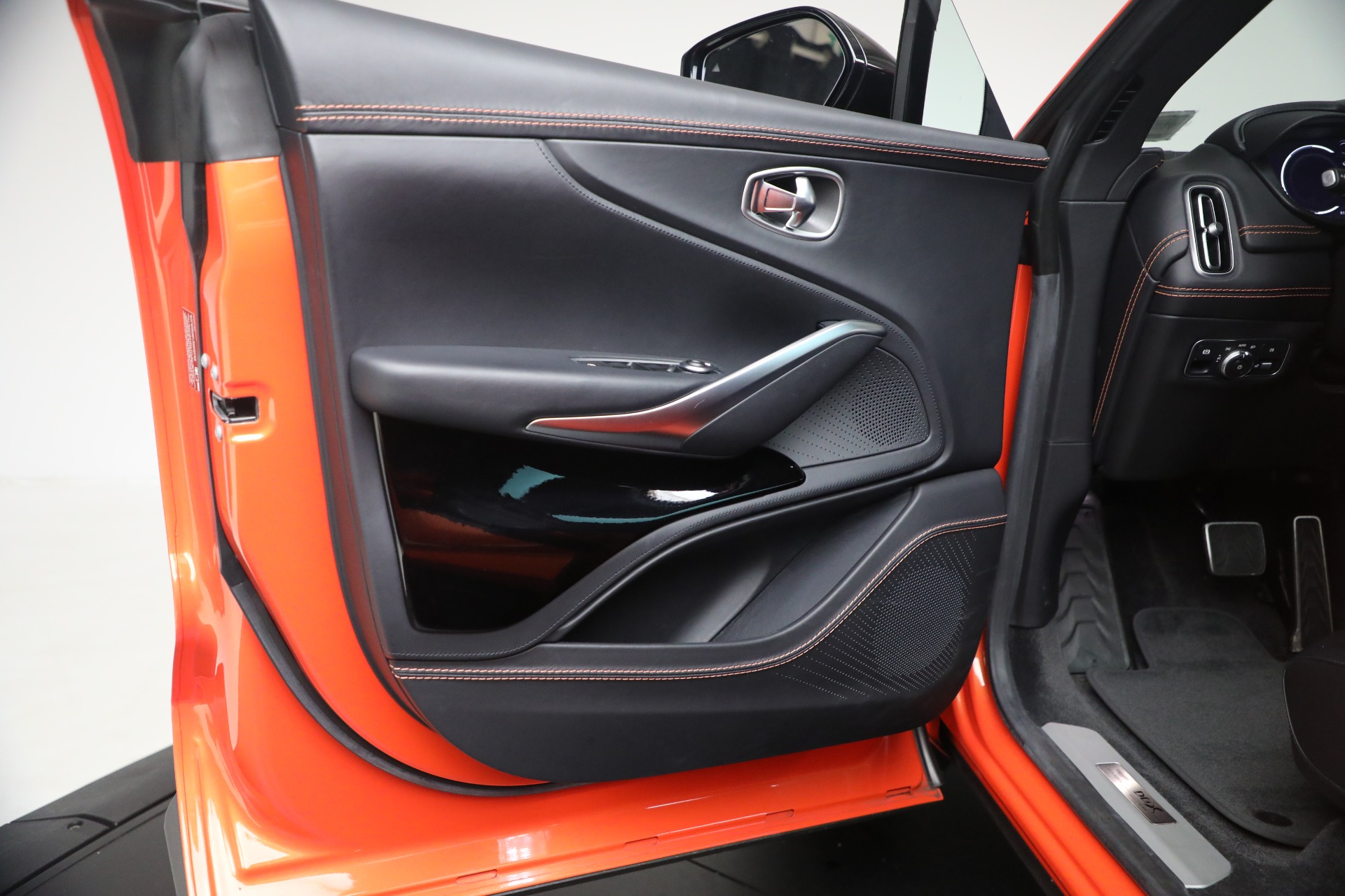 Used-2023-Aston-Martin-DBX-707