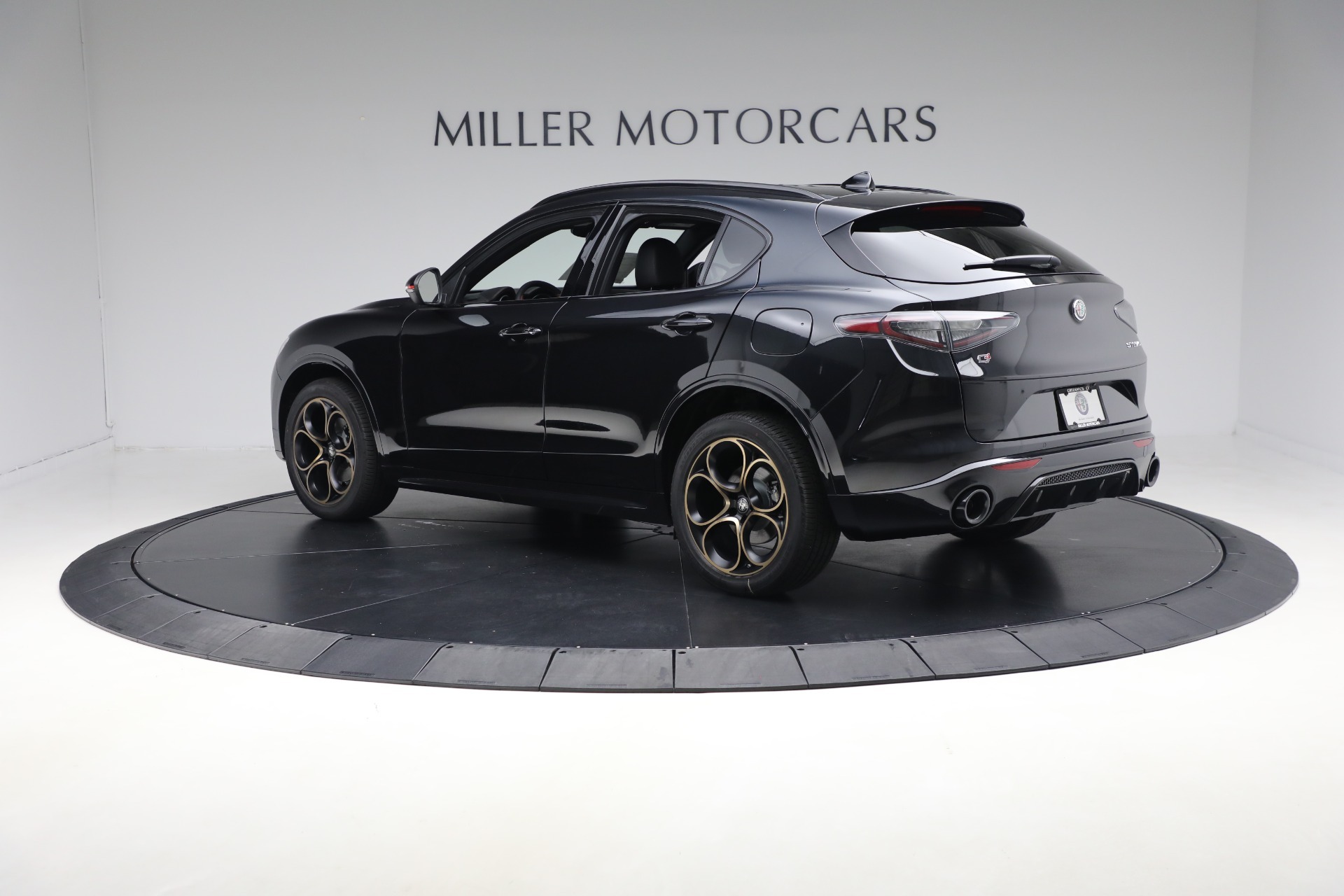 New-2025-Alfa-Romeo-Stelvio-Intensa