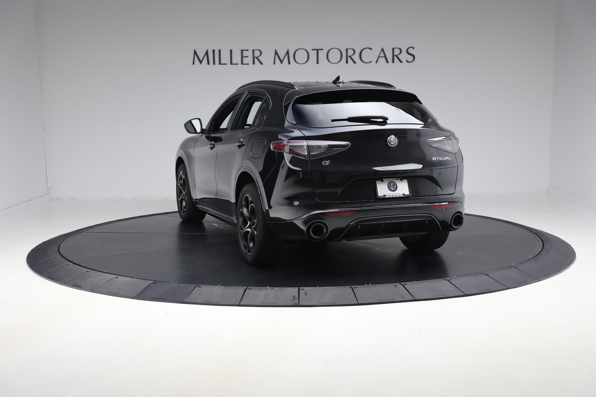 New-2025-Alfa-Romeo-Stelvio-Intensa